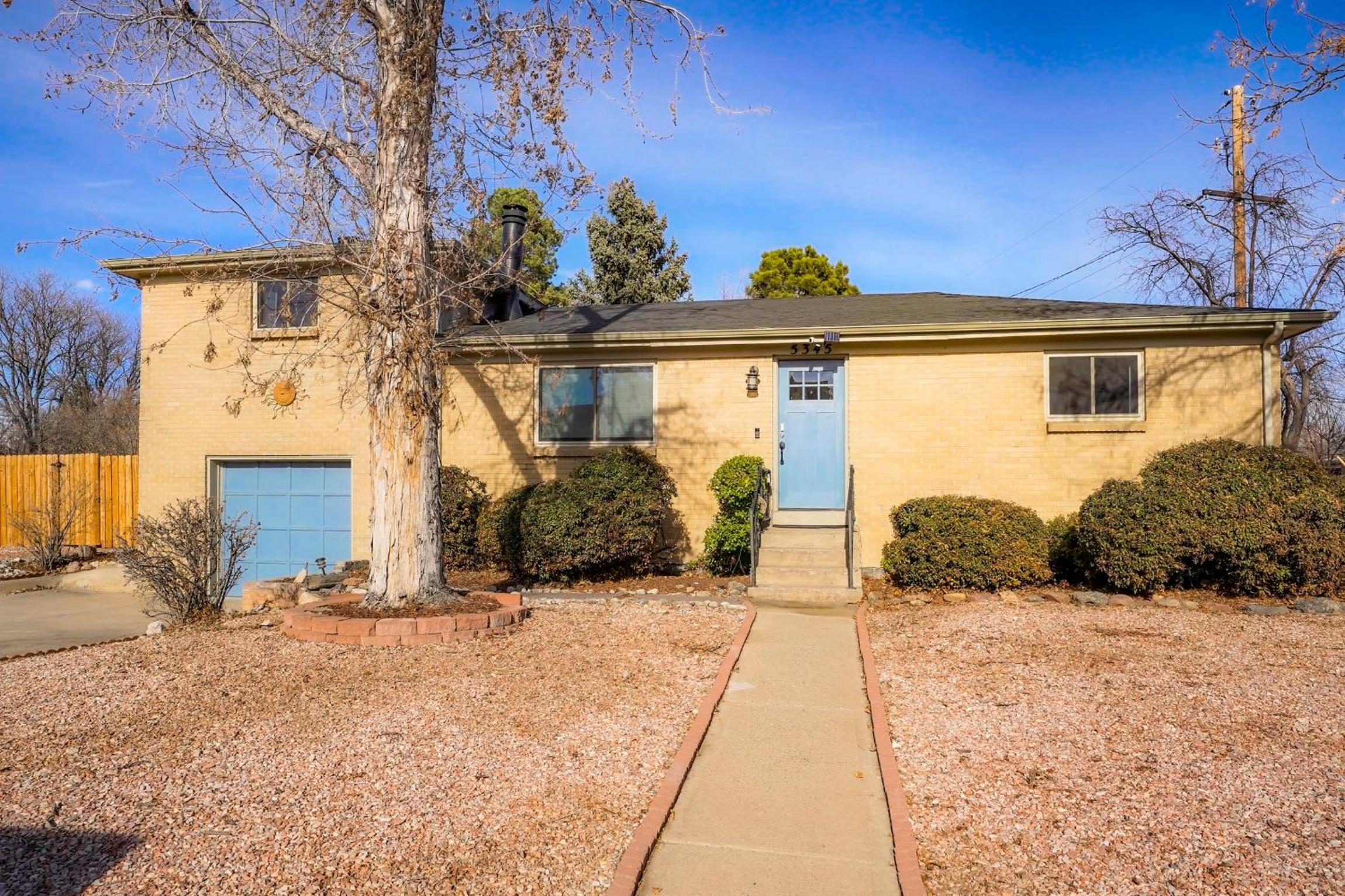 Spacious 5BR Retreat Near Olde Town Arvada view 4