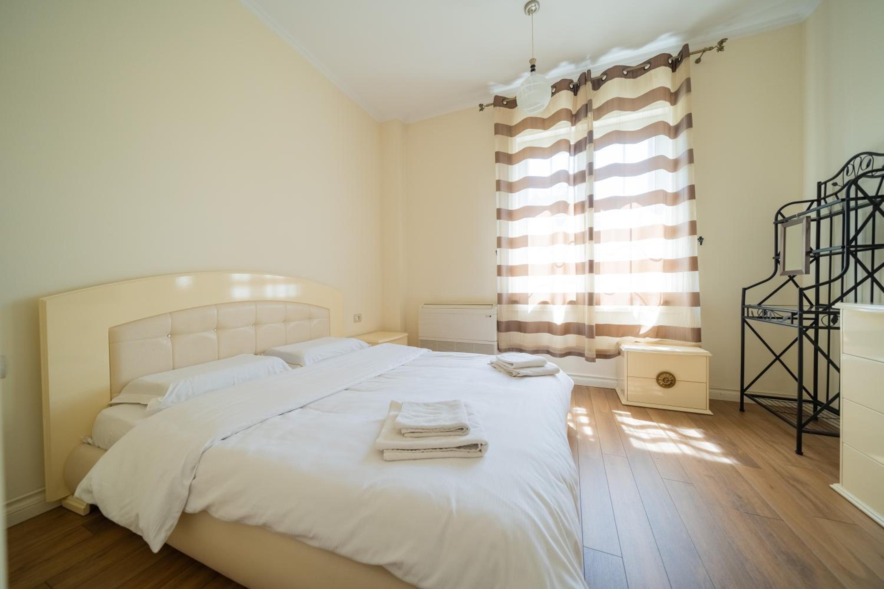 Prestigious Spacious Historical Apartment in city center