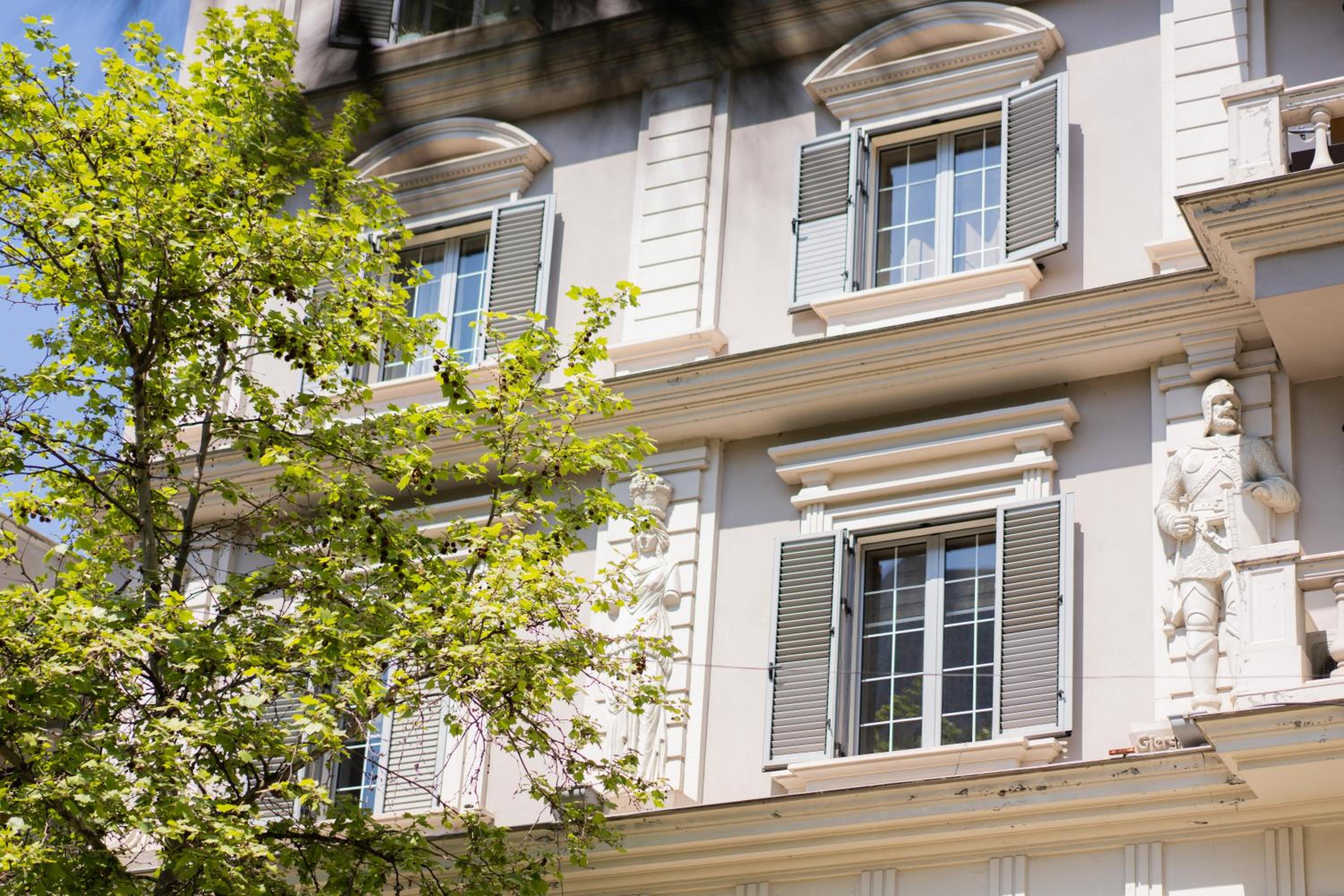 Prestigious Spacious Historical Apartment in city center
