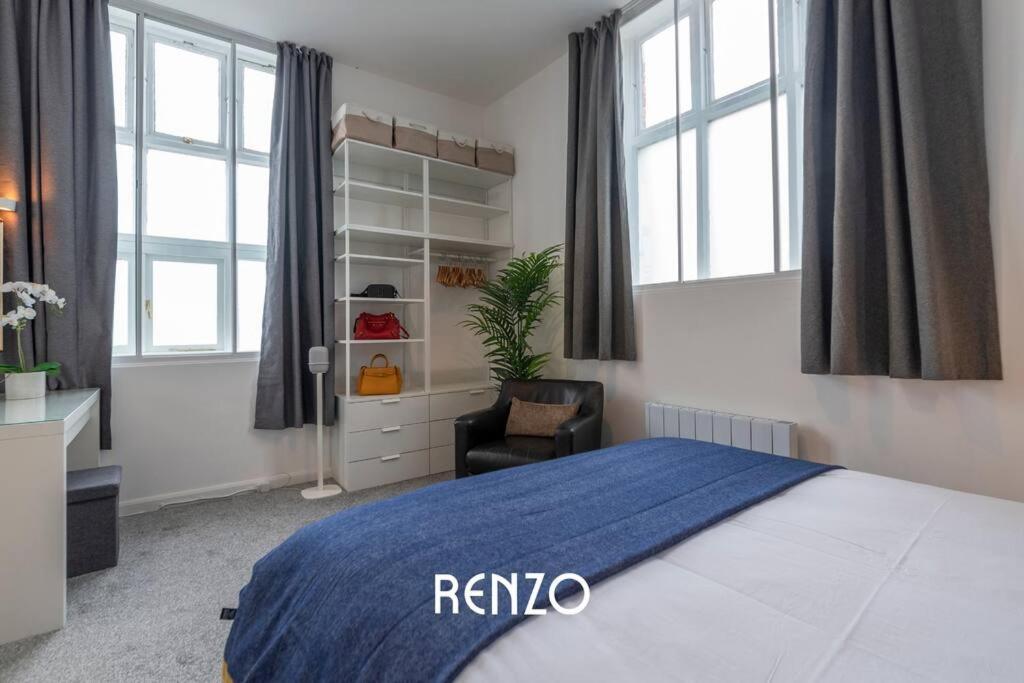 Stylish 2-Bed Apartment in Newark on-Trent by Renzo, Free Parking and Wi-Fi! view 4
