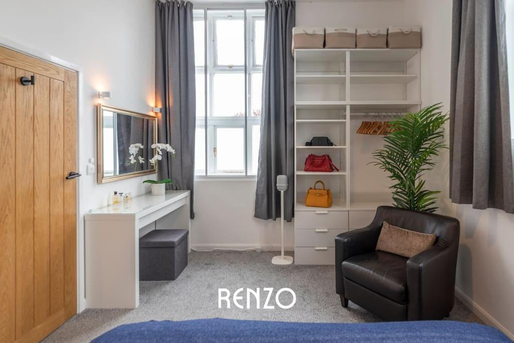 Stylish 2-Bed Apartment in Newark on-Trent by Renzo, Free Parking and Wi-Fi! view 5