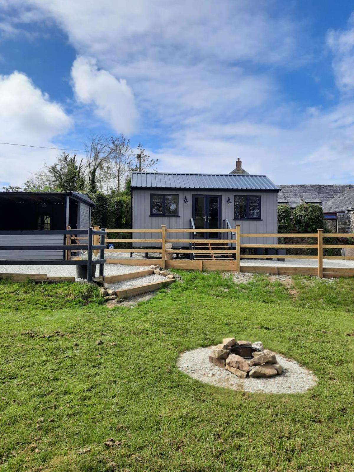 Beautiful Cabin near Padstow view 3