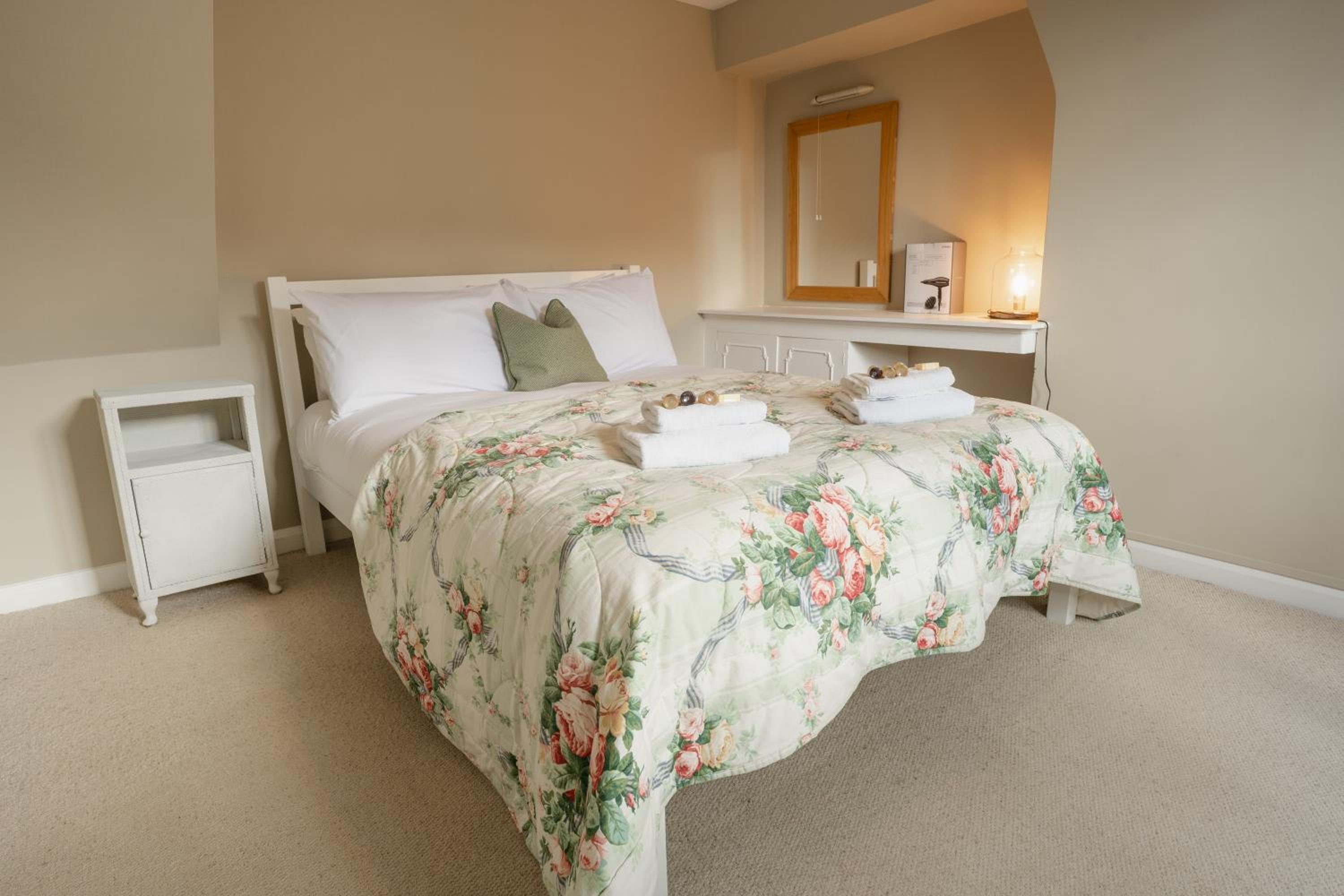 Cottage in lovely Rossett Village sleeps 7 view 3