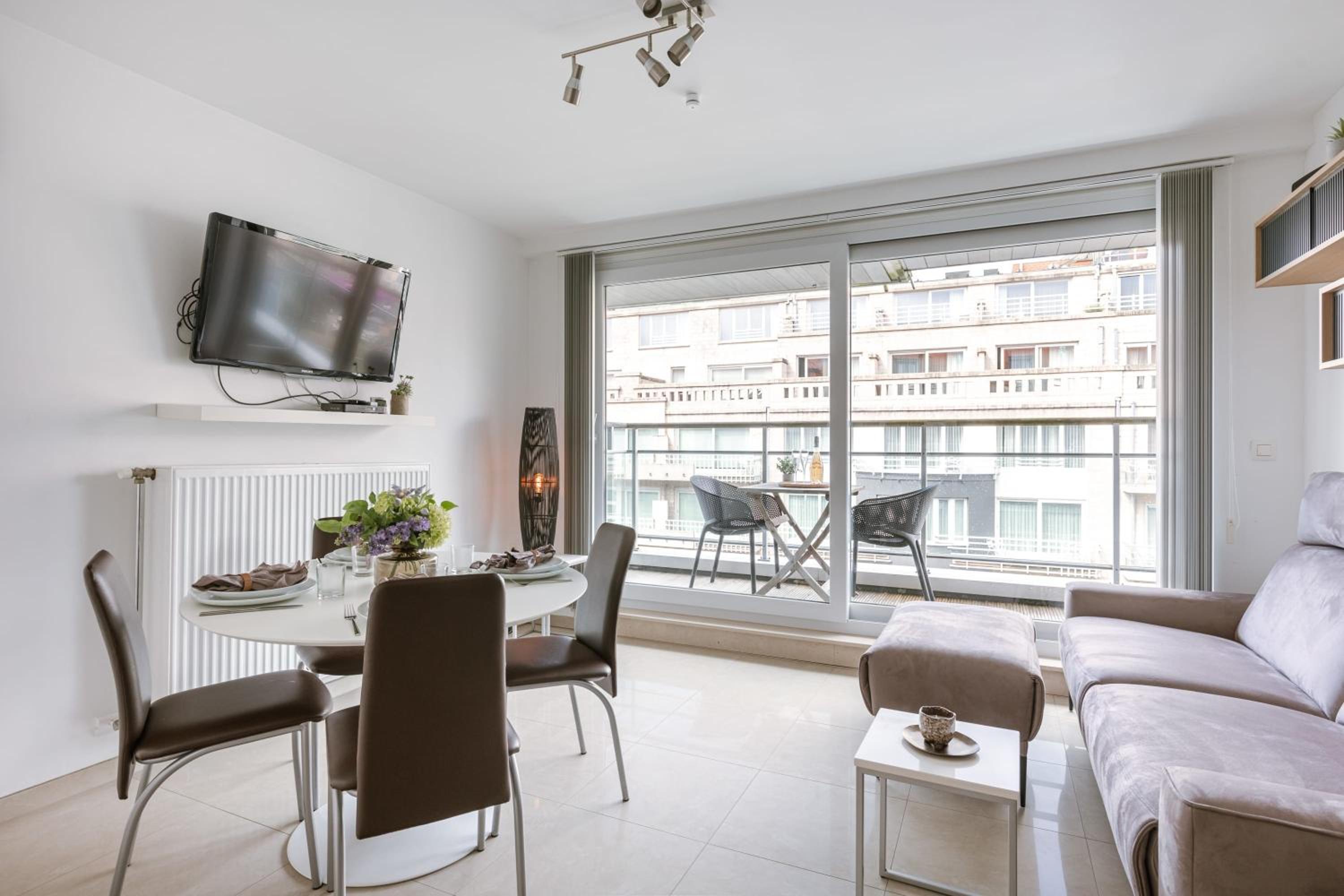 Casiola - Spacious & light apartment with double terrace