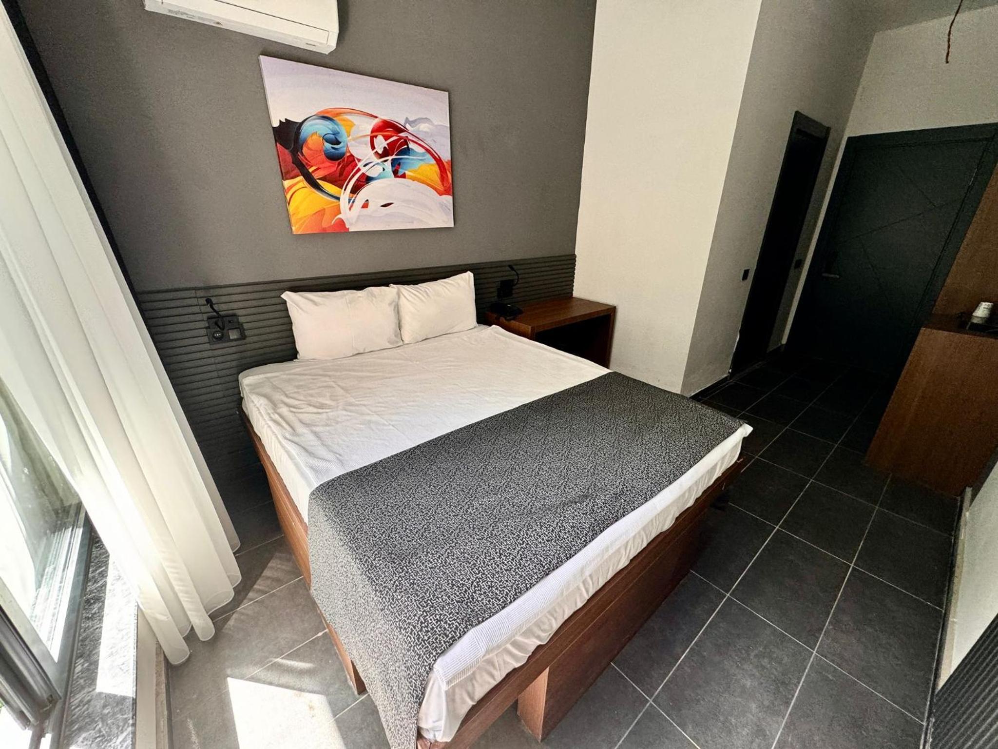 Wolf Of The City Otel - Image 19