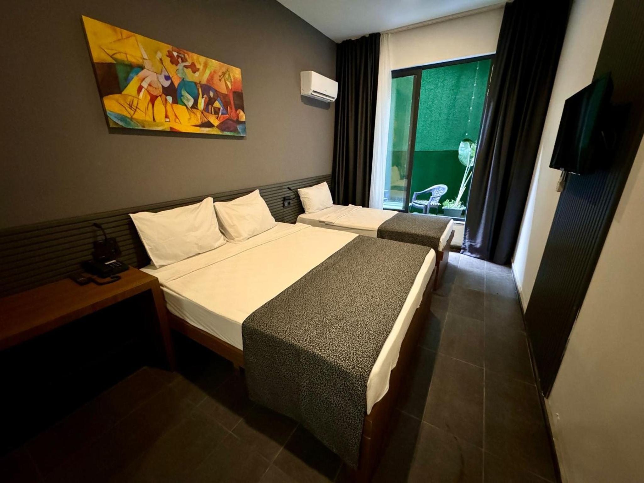 Wolf Of The City Otel - Image 44