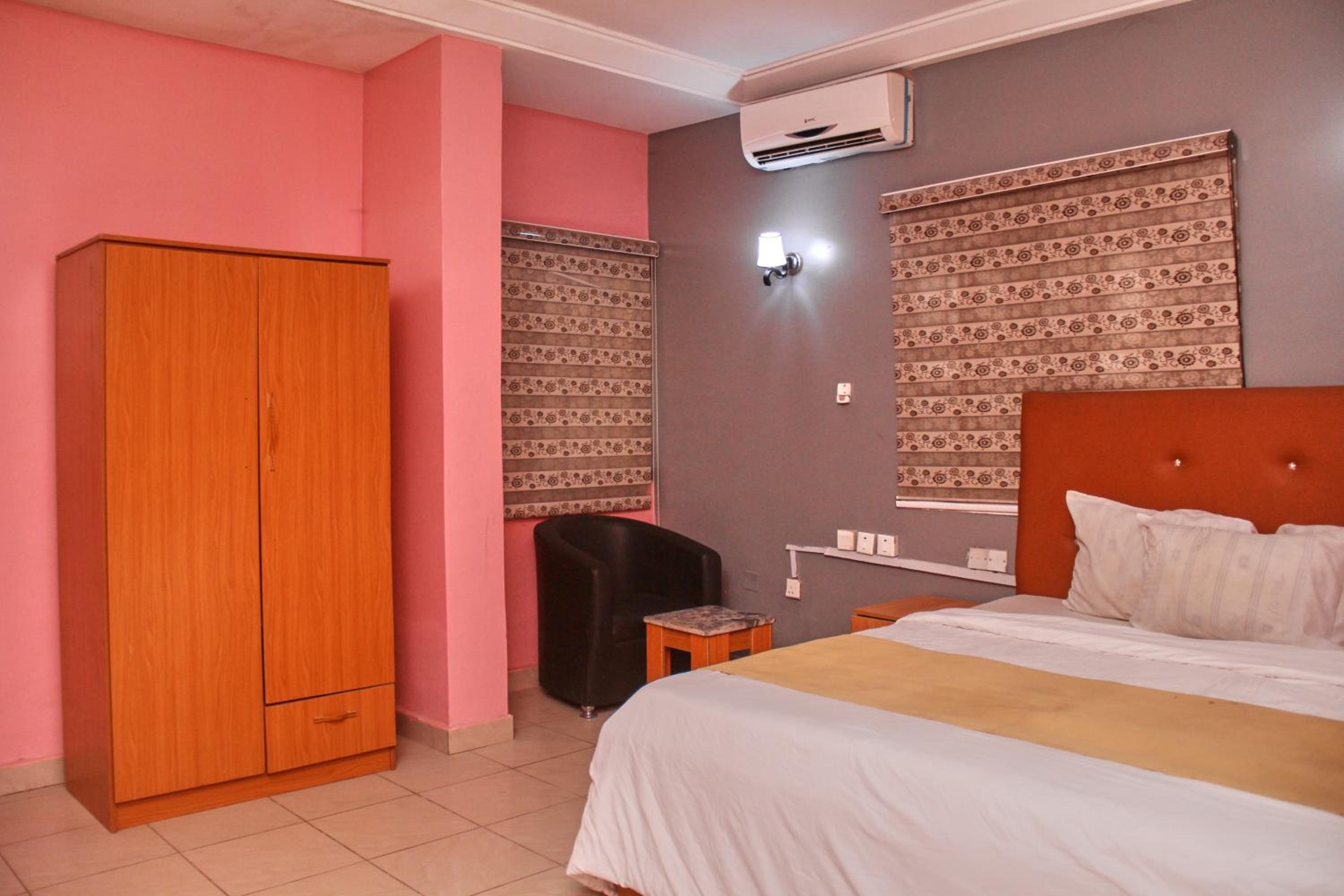 GLAMOUR PARK HOTEL AND APARTMENT view 3