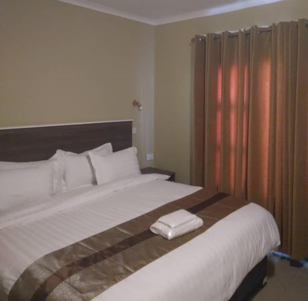 Etang Hotels