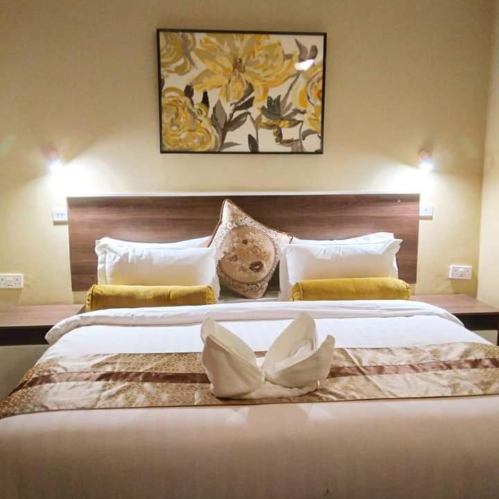 Etang Hotels