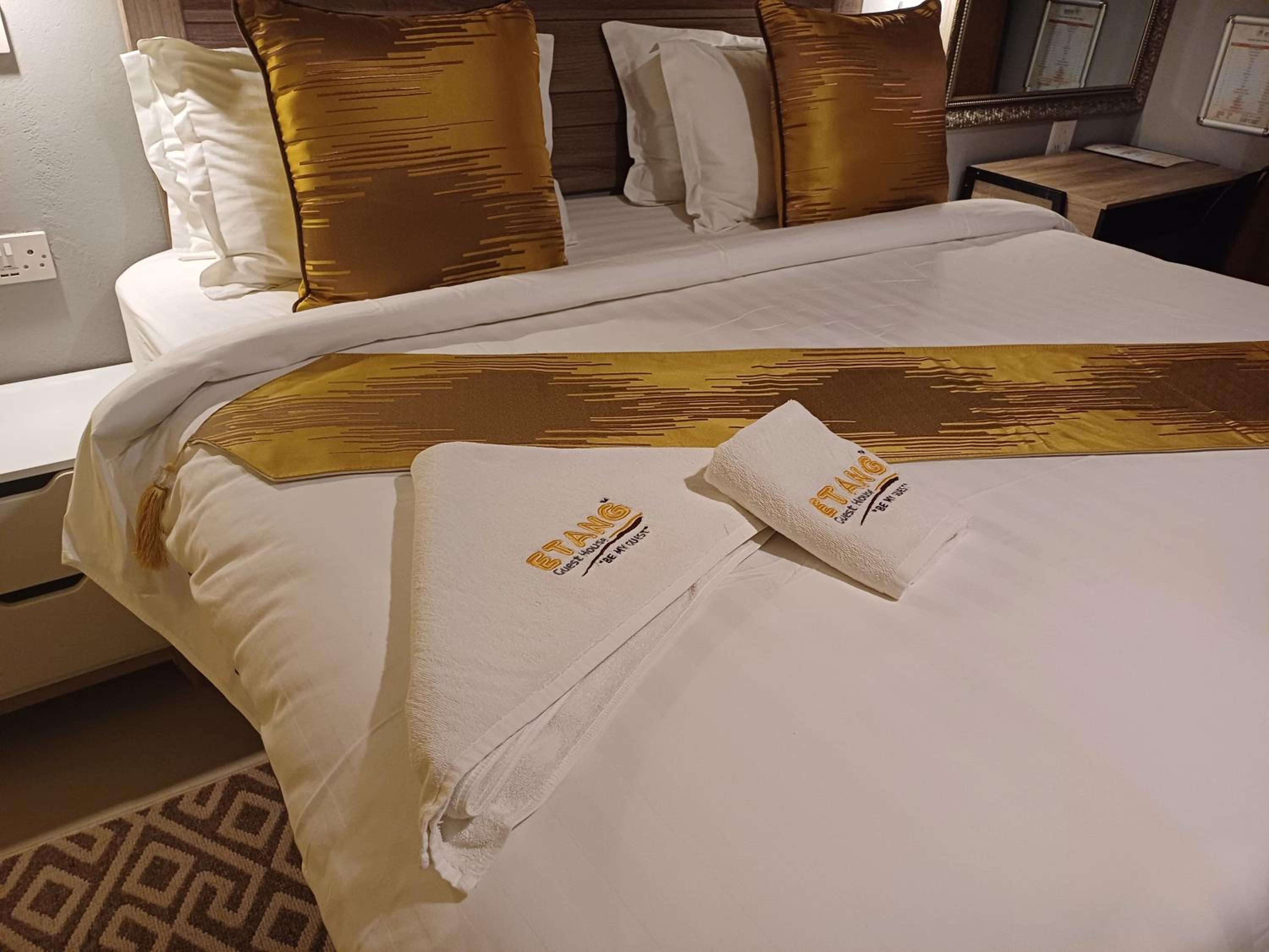 Etang Hotels