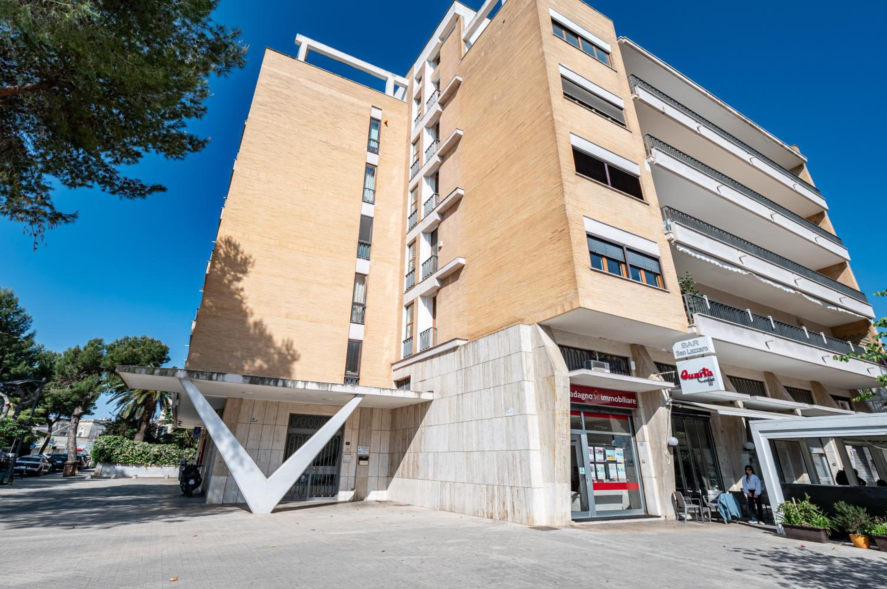 GuestHost - Garnopea Modern & Stylish Apartment with Balcony view 3