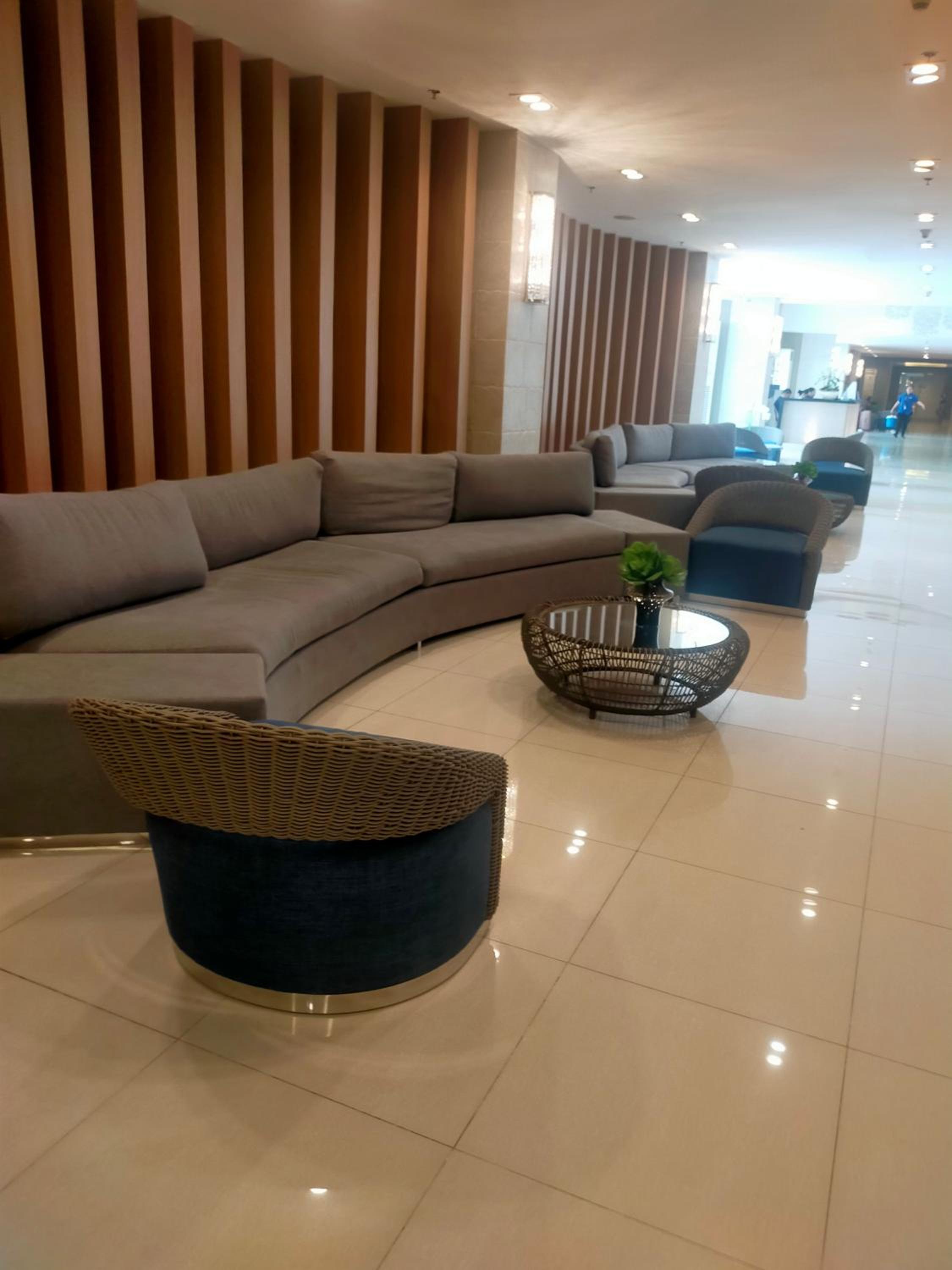Chelsie's Condotel Near Moa view 3