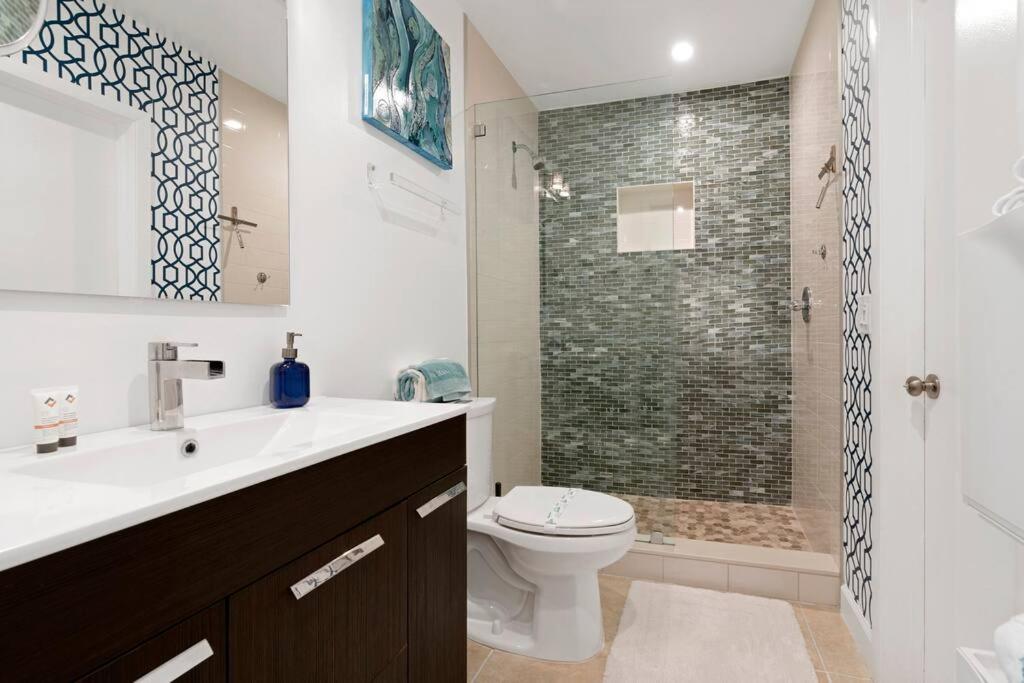 Beautiful Bayfront House 3Bed 2Bth Home parking view 4