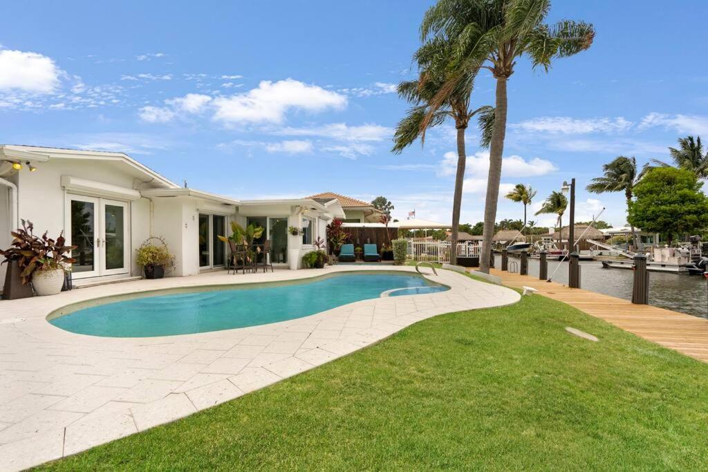 Beautiful Bayfront House 3Bed 2Bth Home parking view 5