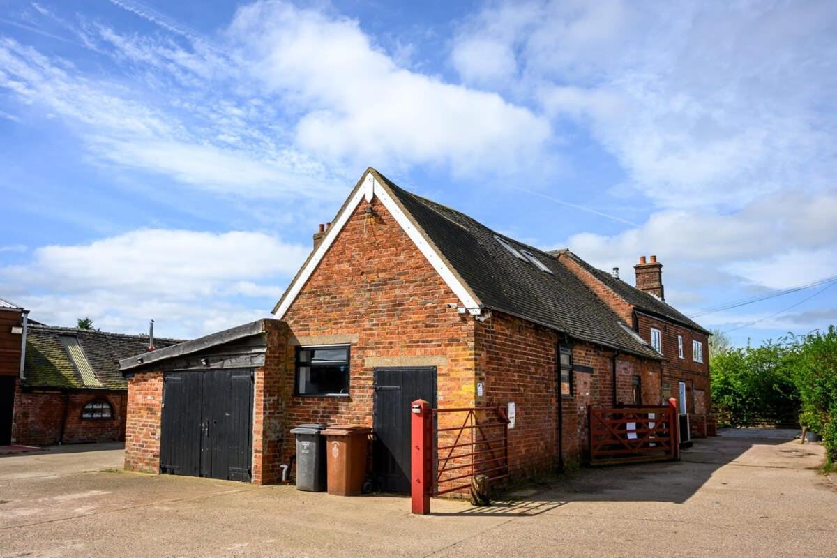 The Cottage Beautiful Farm Setting Near Cannock Chase