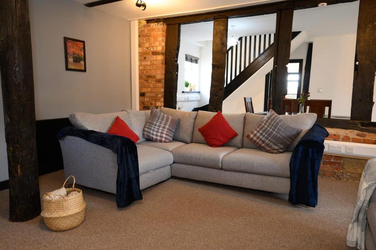 The Cottage Beautiful Farm Setting Near Cannock Chase