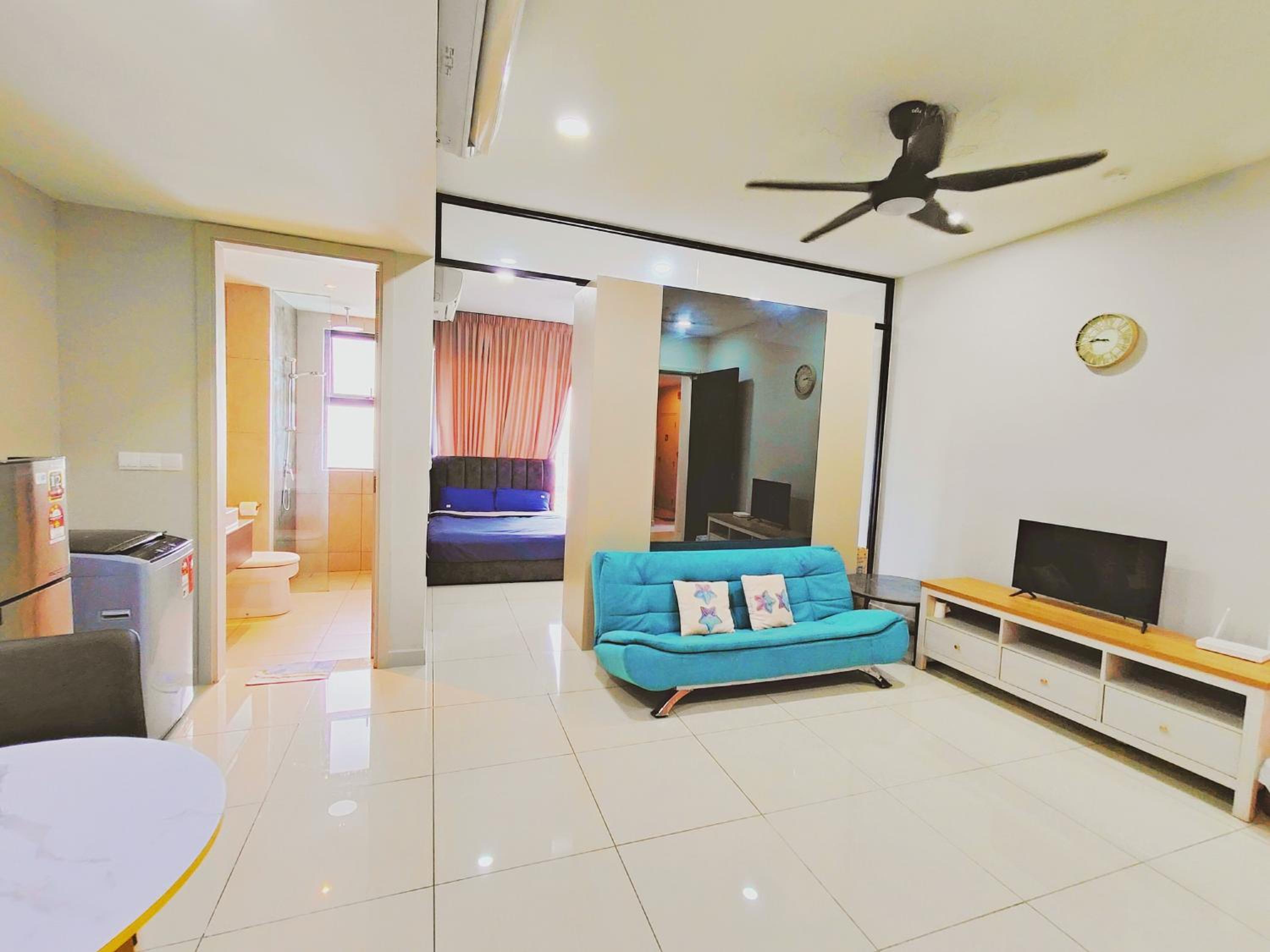 Central KL City Condo with Balcony Infinity Pool & LRT MRT & KLCC Mall Access