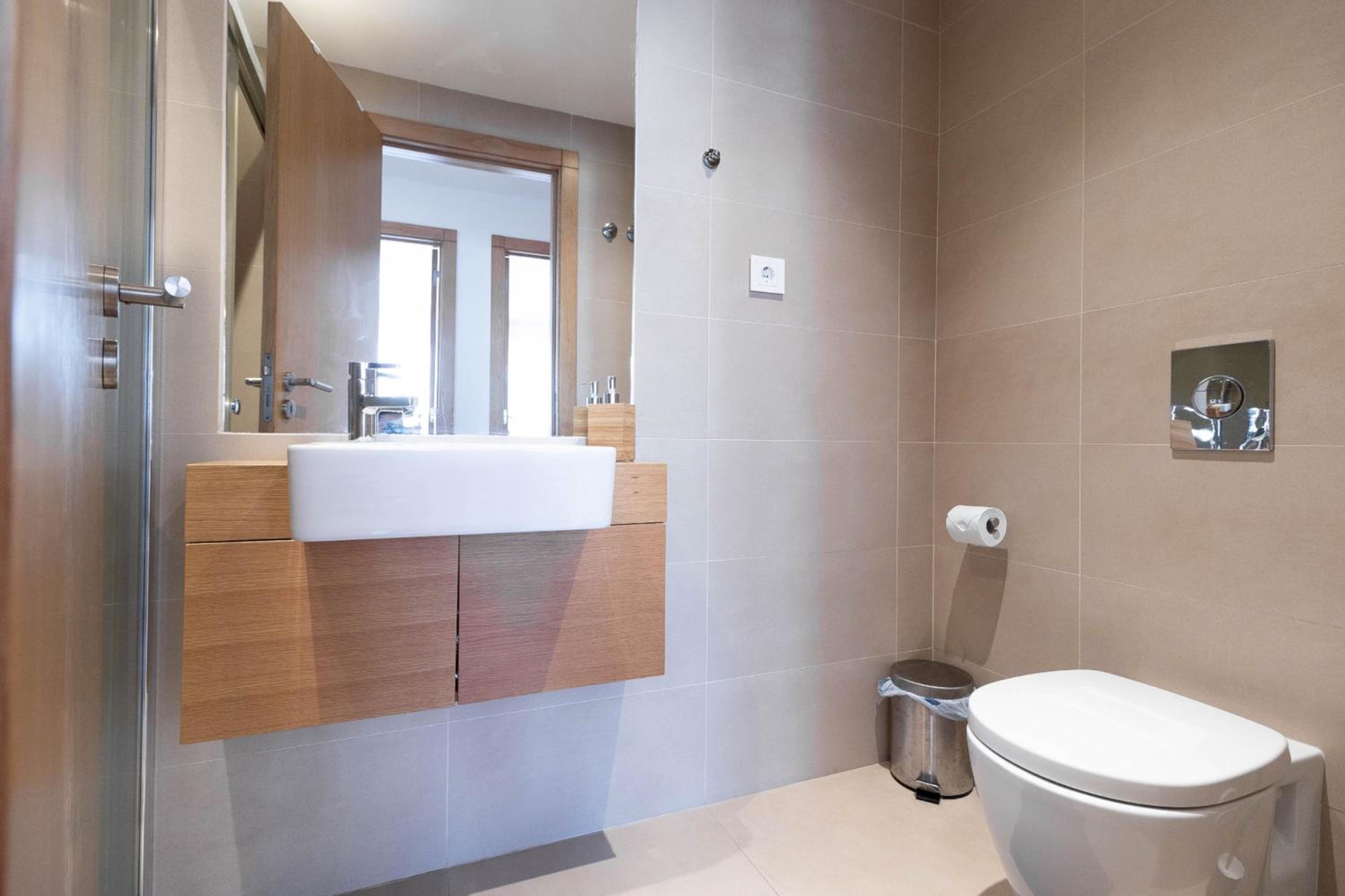 Akicity Jamor Selected en Cruz Quebrada — bathroom