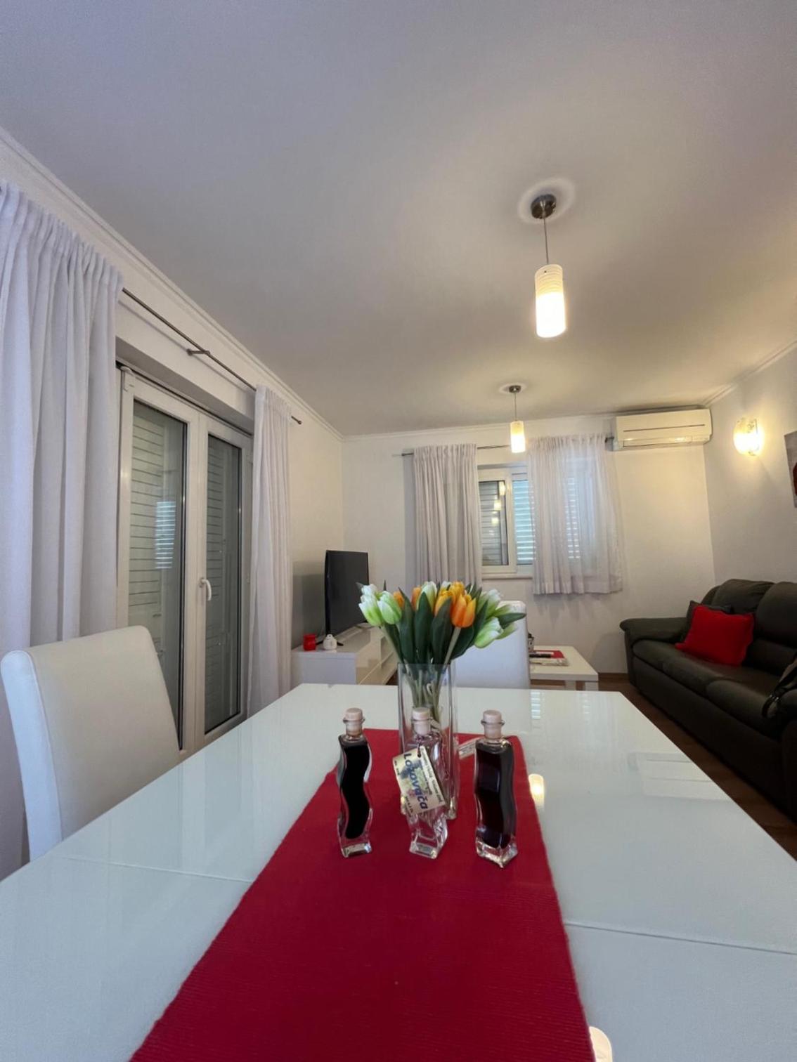 Apartment Violeta 1 with private terrace