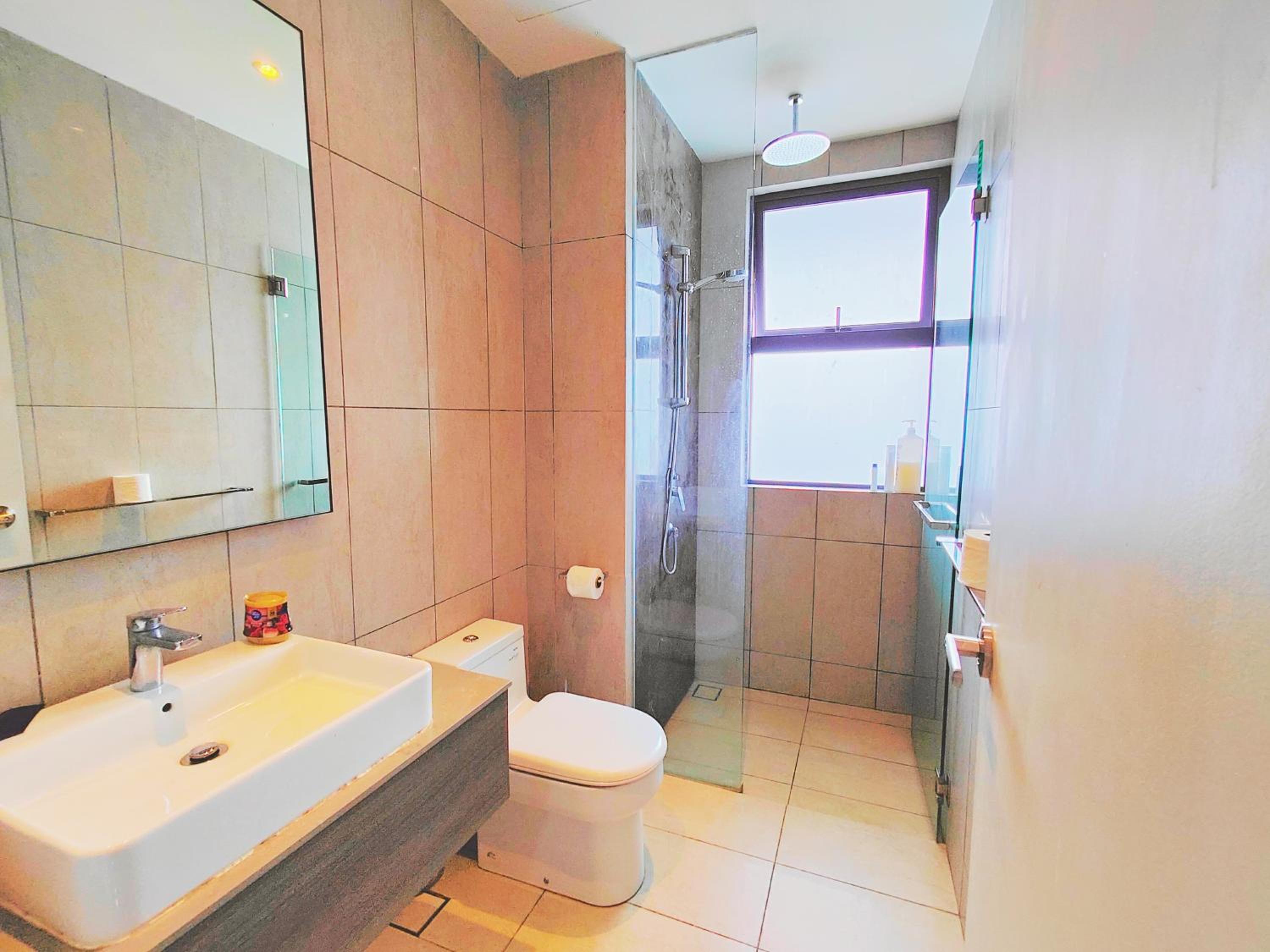 Central KL City Condo with Balcony Infinity Pool & LRT MRT & KLCC Mall Access