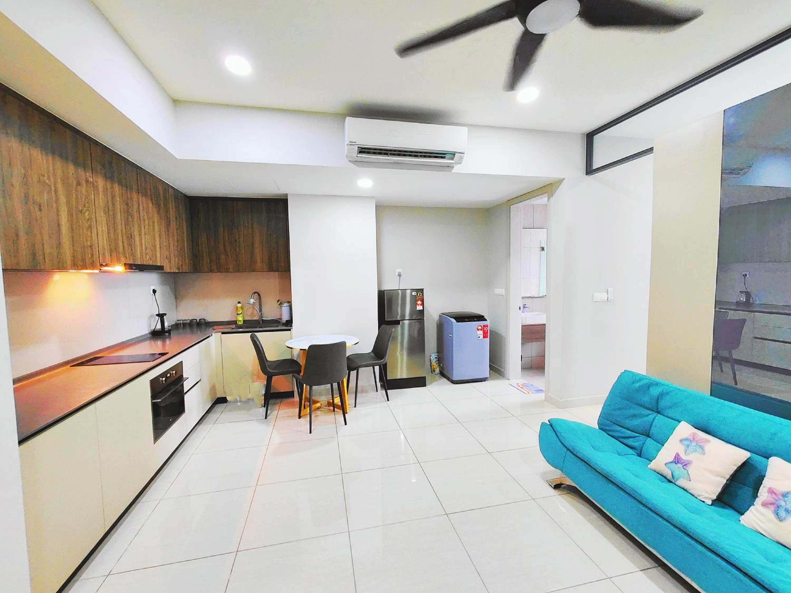 Central KL City Condo with Balcony Infinity Pool & LRT MRT & KLCC Mall Access