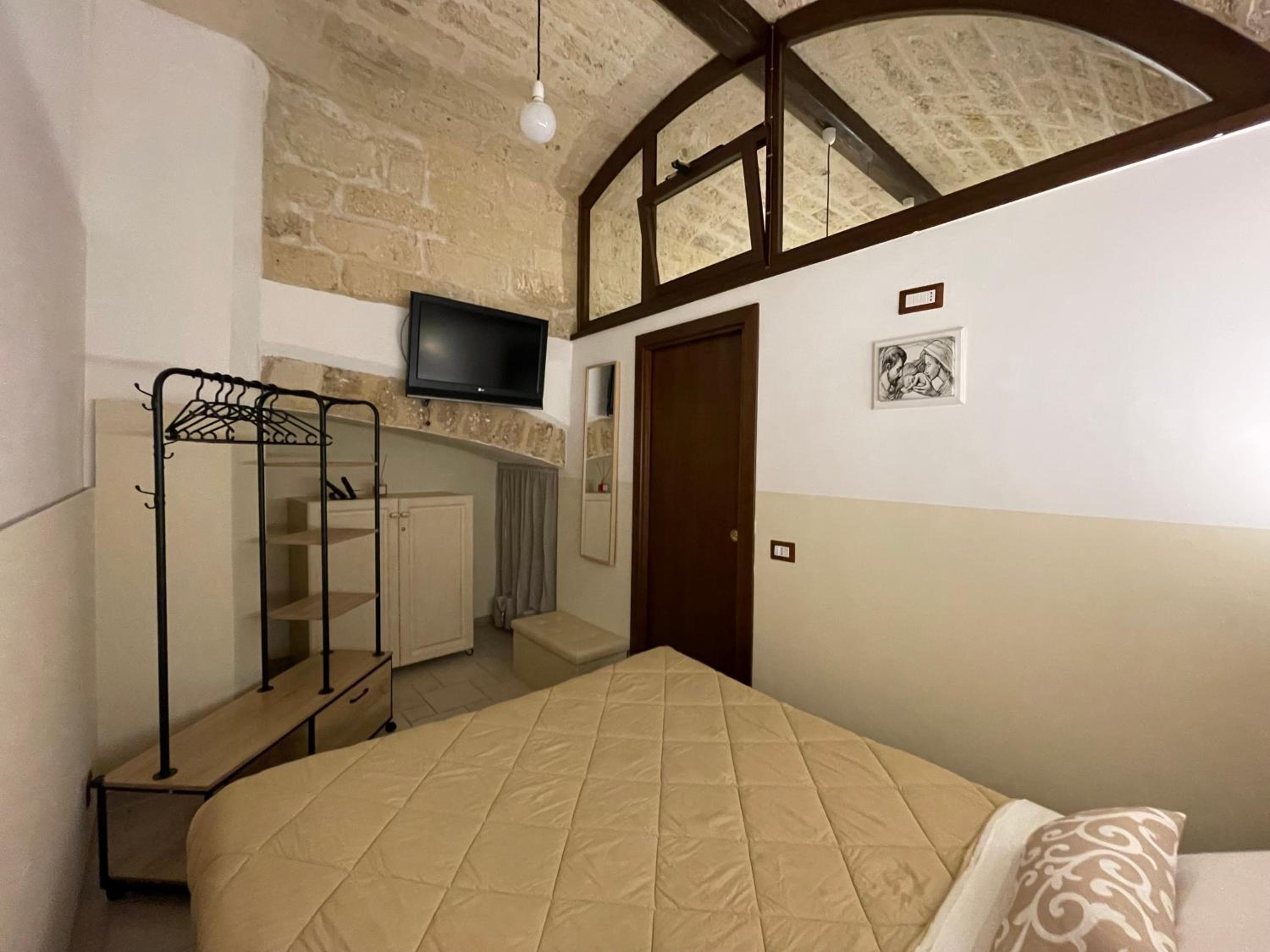 Historic Bari for three - DF Room Borgo Antico view 3