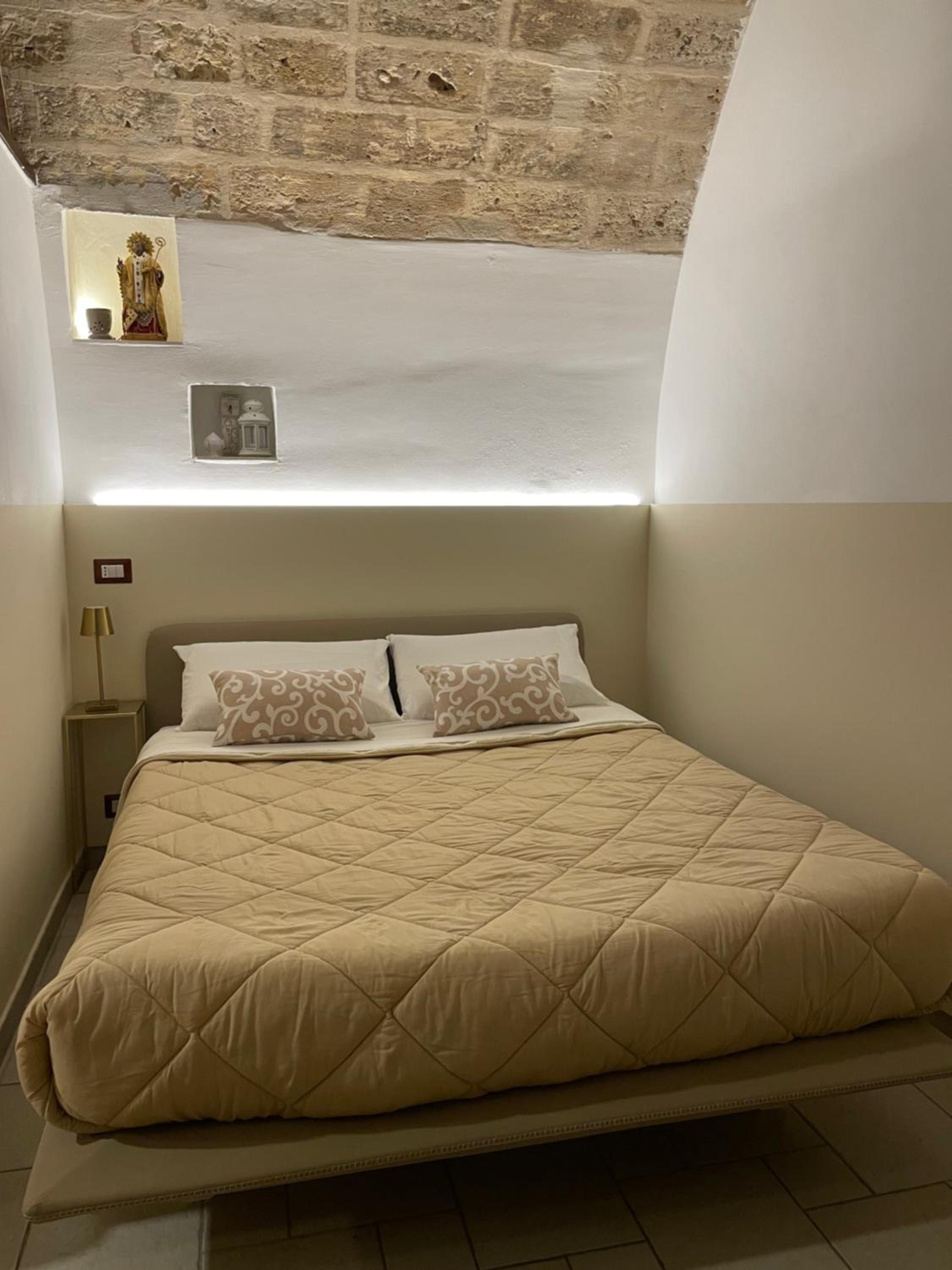 Historic Bari for three - DF Room Borgo Antico view 4