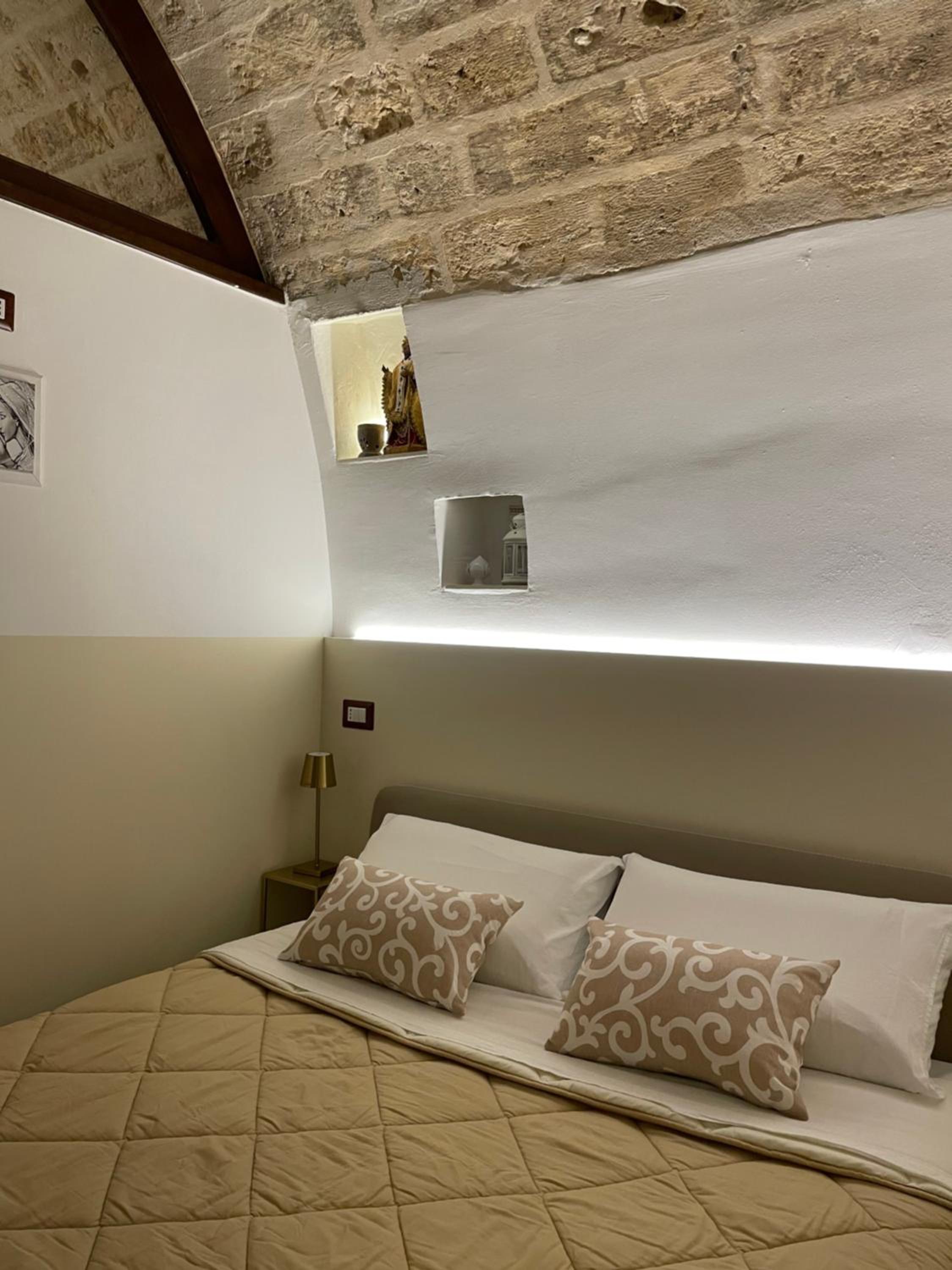 Historic Bari for three - DF Room Borgo Antico view 5