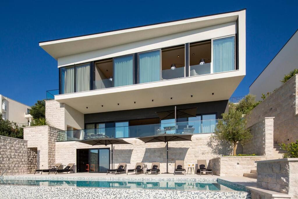 Elena's Villa