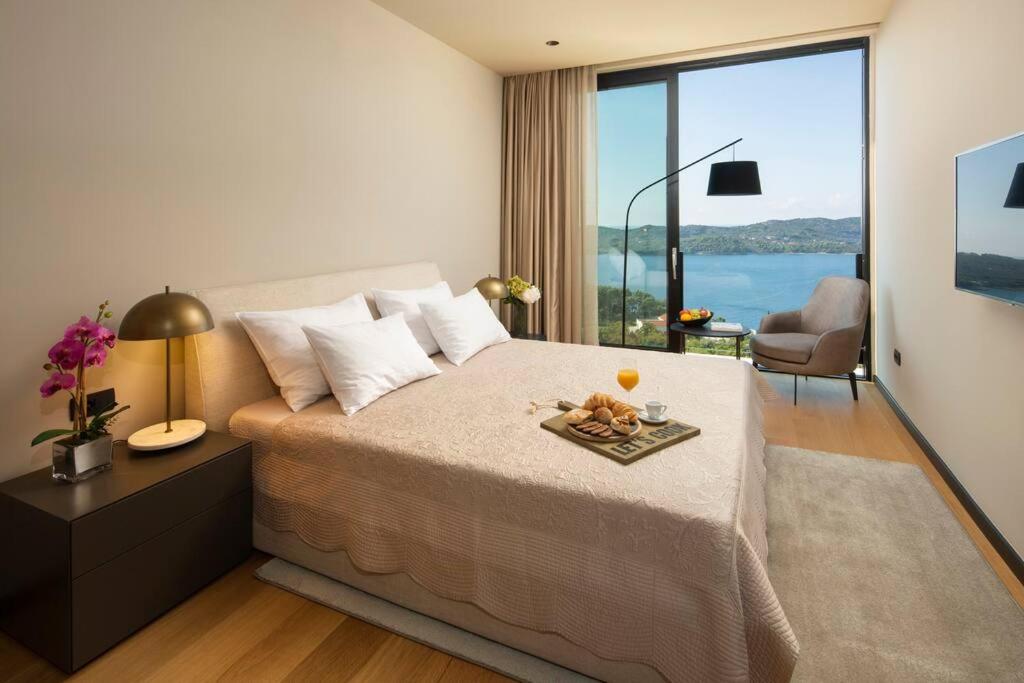 Elena's Villa
