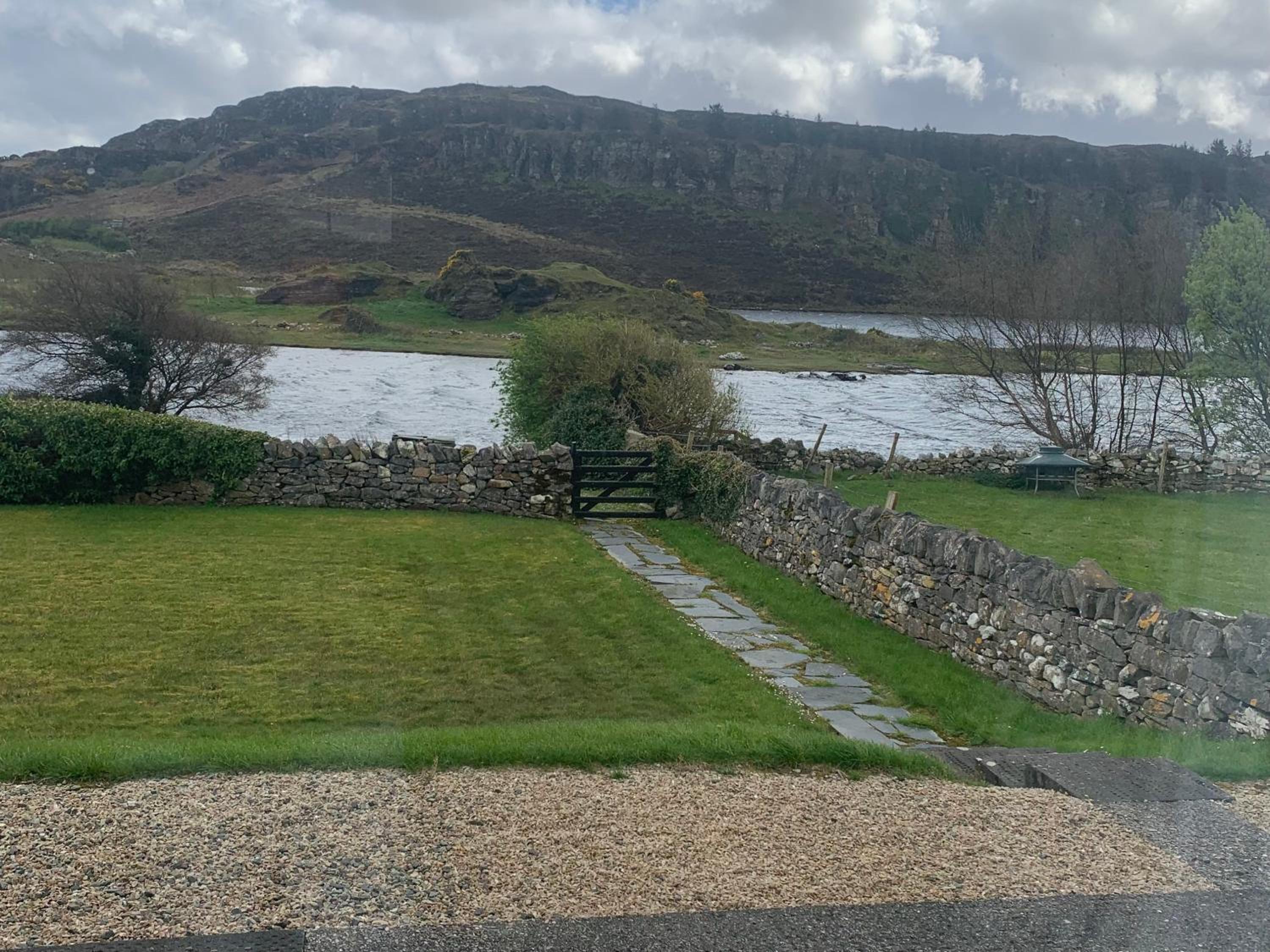 Captivating 3-Bed Cottage in Port na Blagh view 3