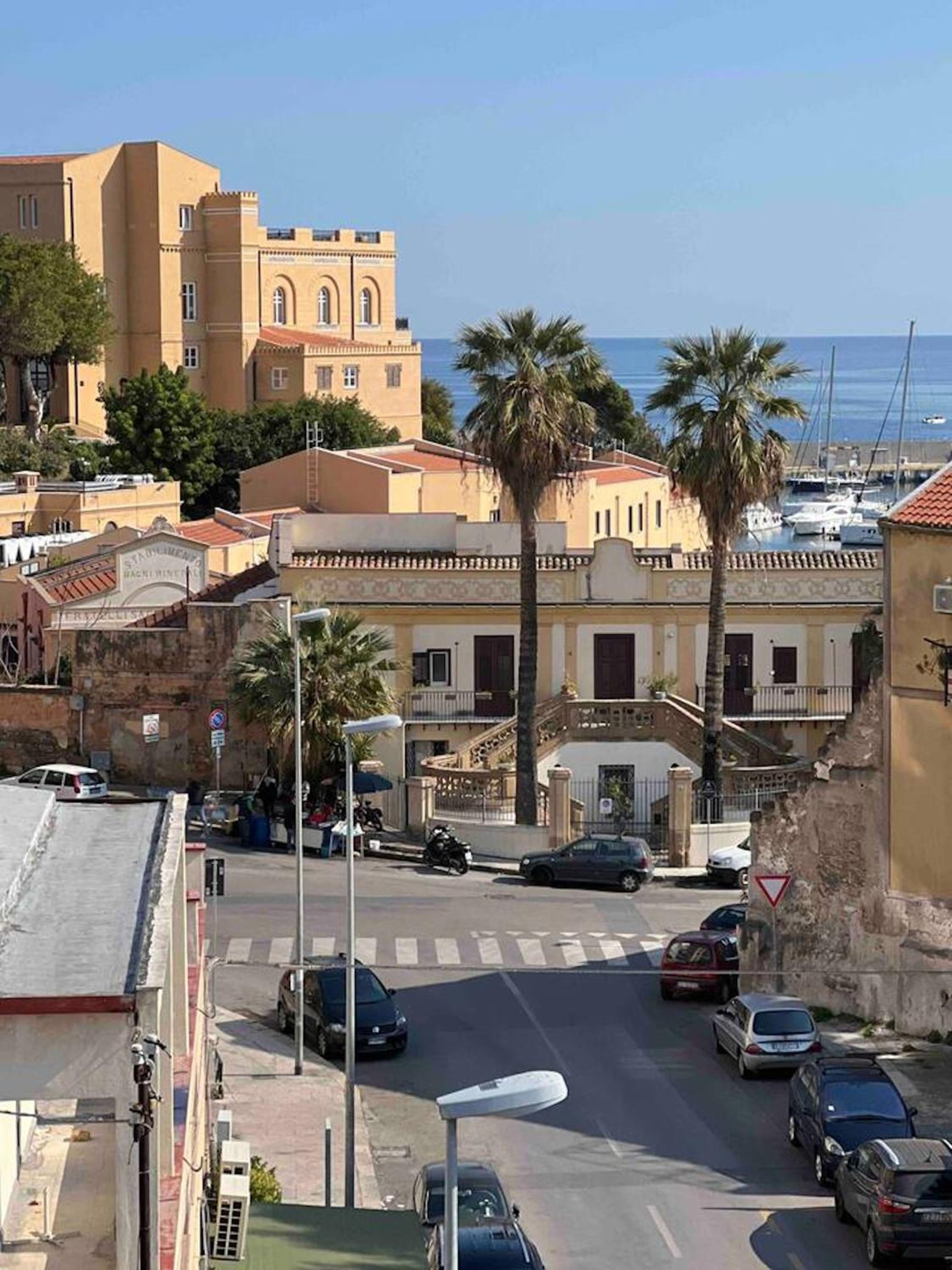 Charming House with Sea View in Palermo