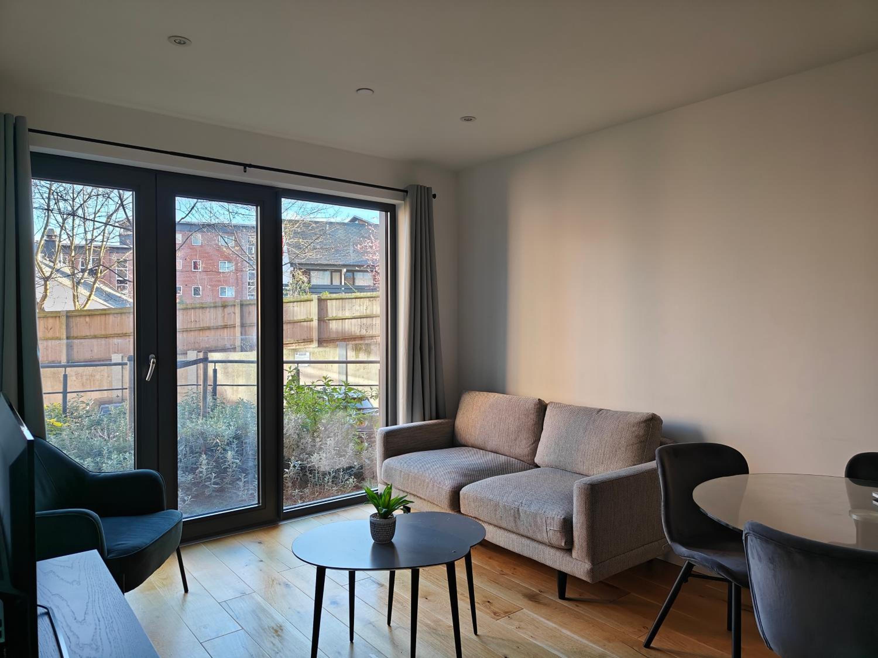 Birmingham City Center - 3 Bed Apartment view 2