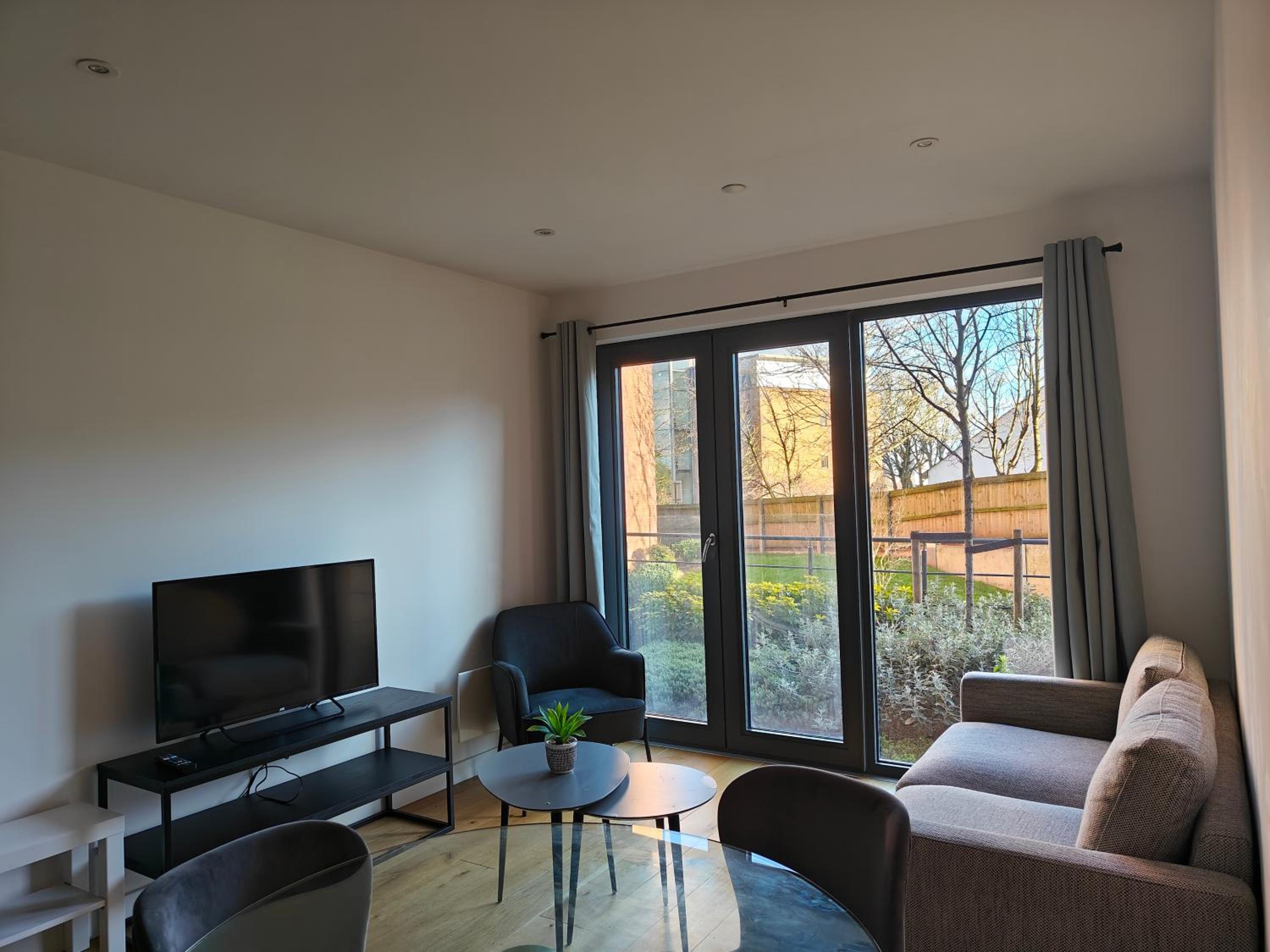 Birmingham City Center - 3 Bed Apartment view 4