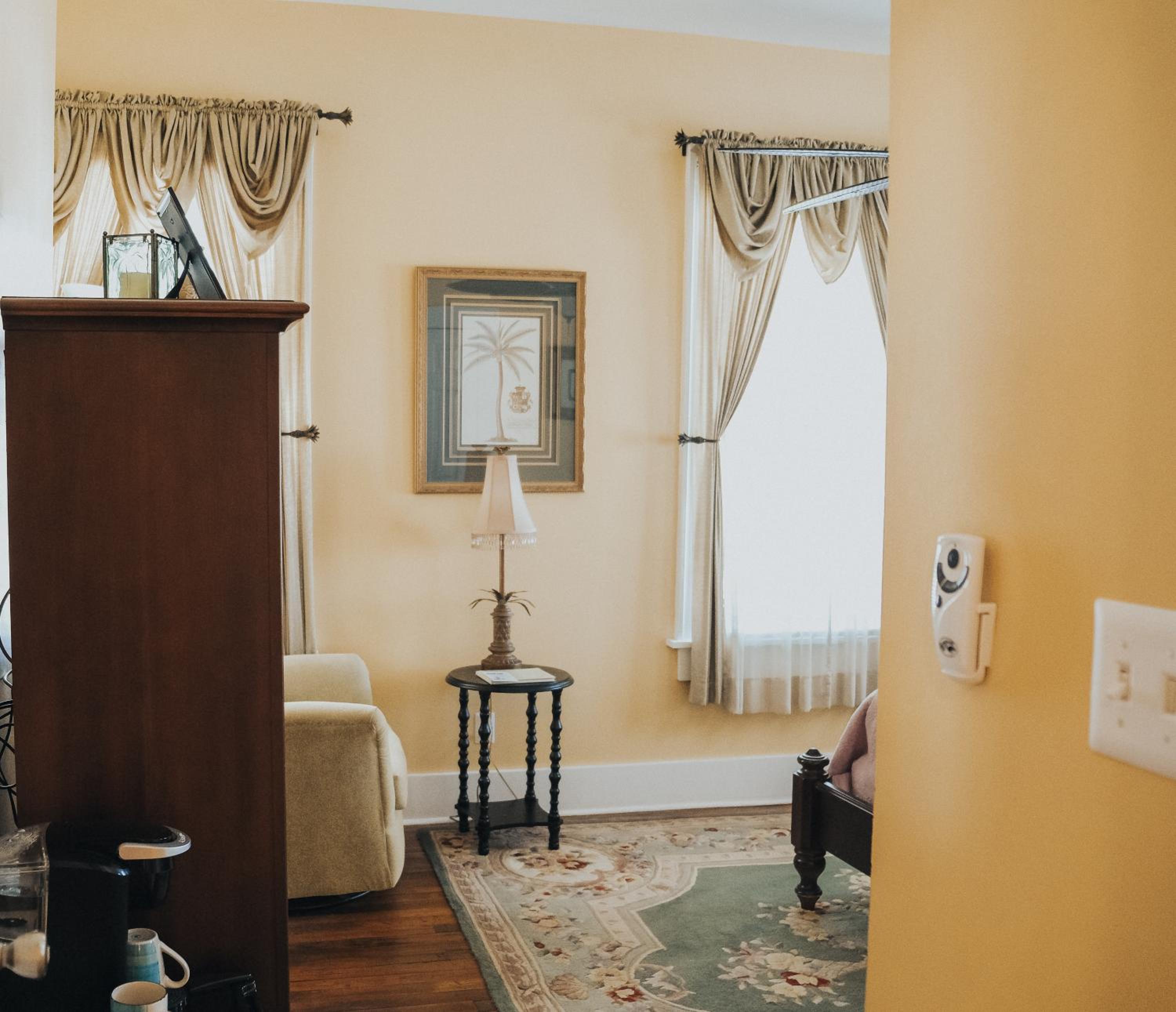 Green Palm Inn