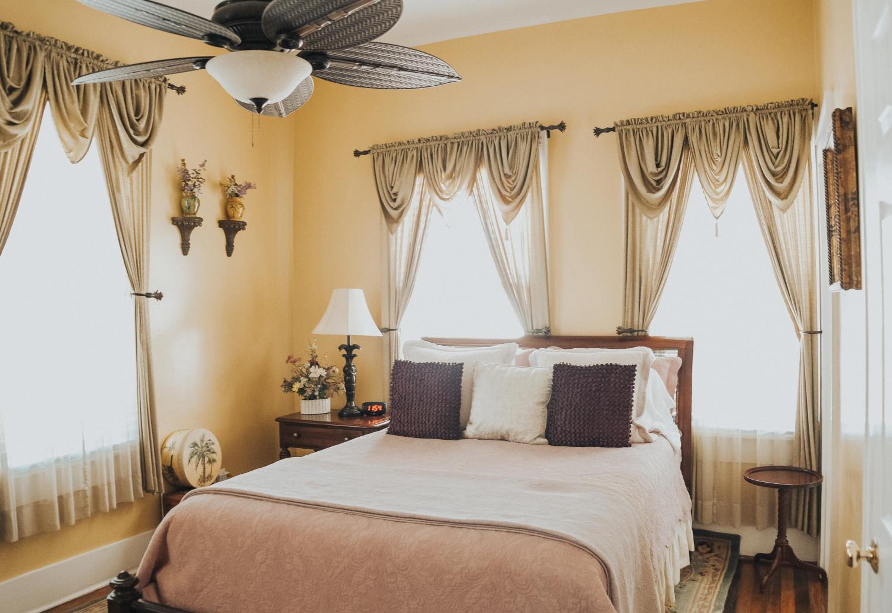 Green Palm Inn