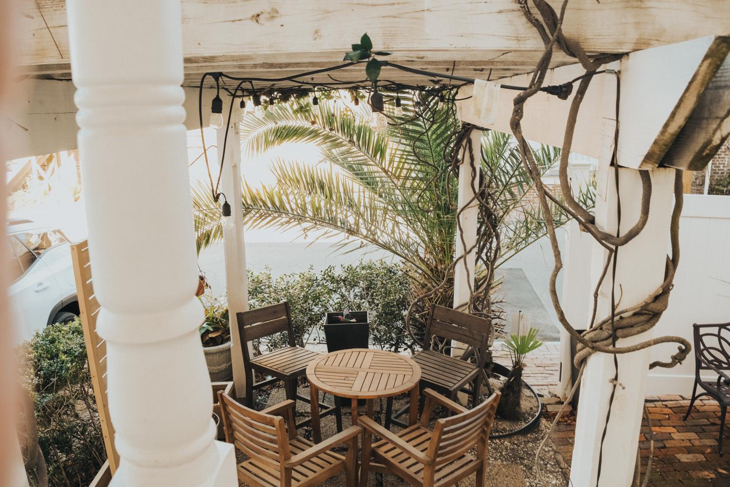 Green Palm Inn