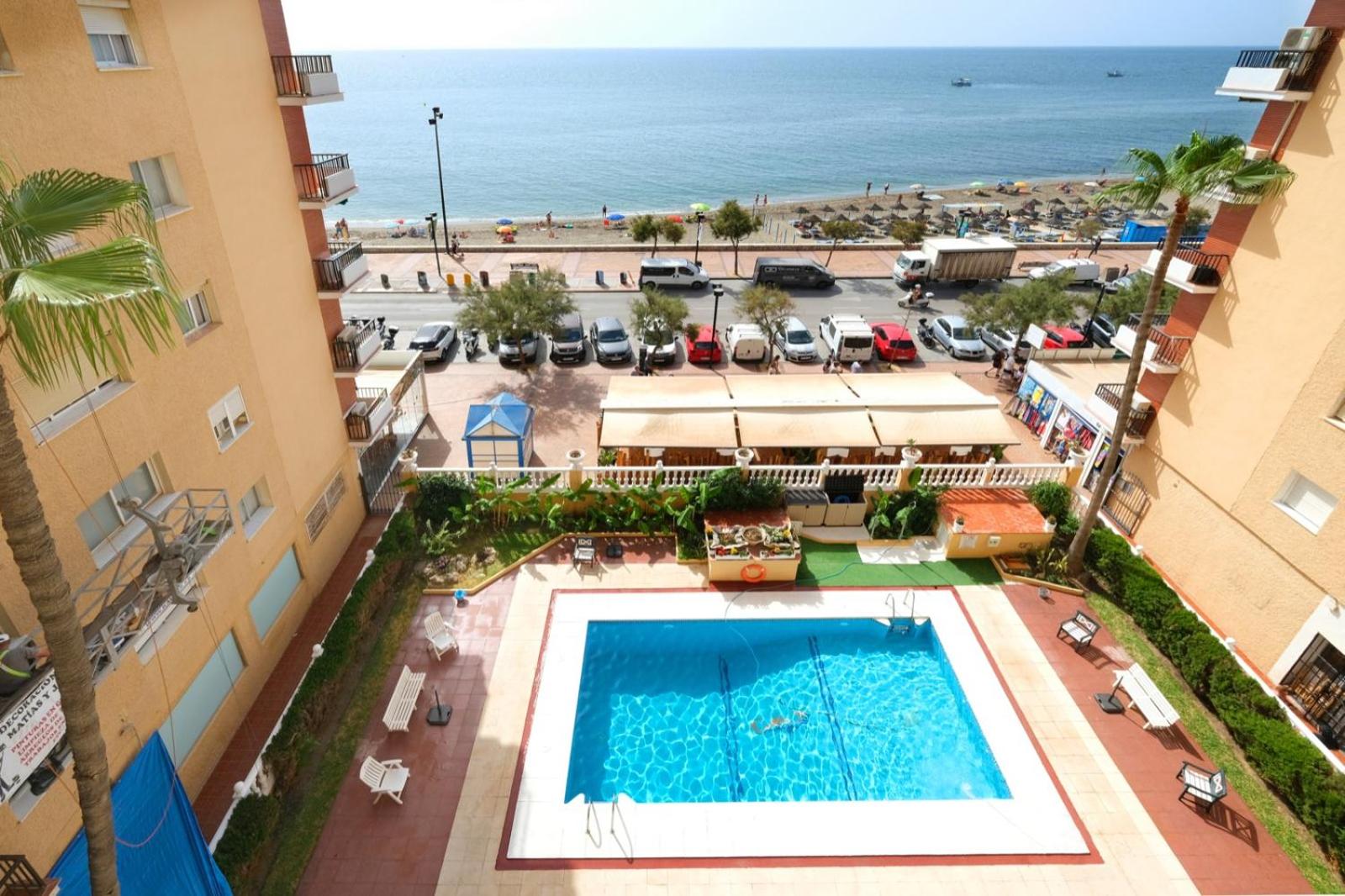Apartamento con piscina en la primera línea de playa de Fuengirola photo 2