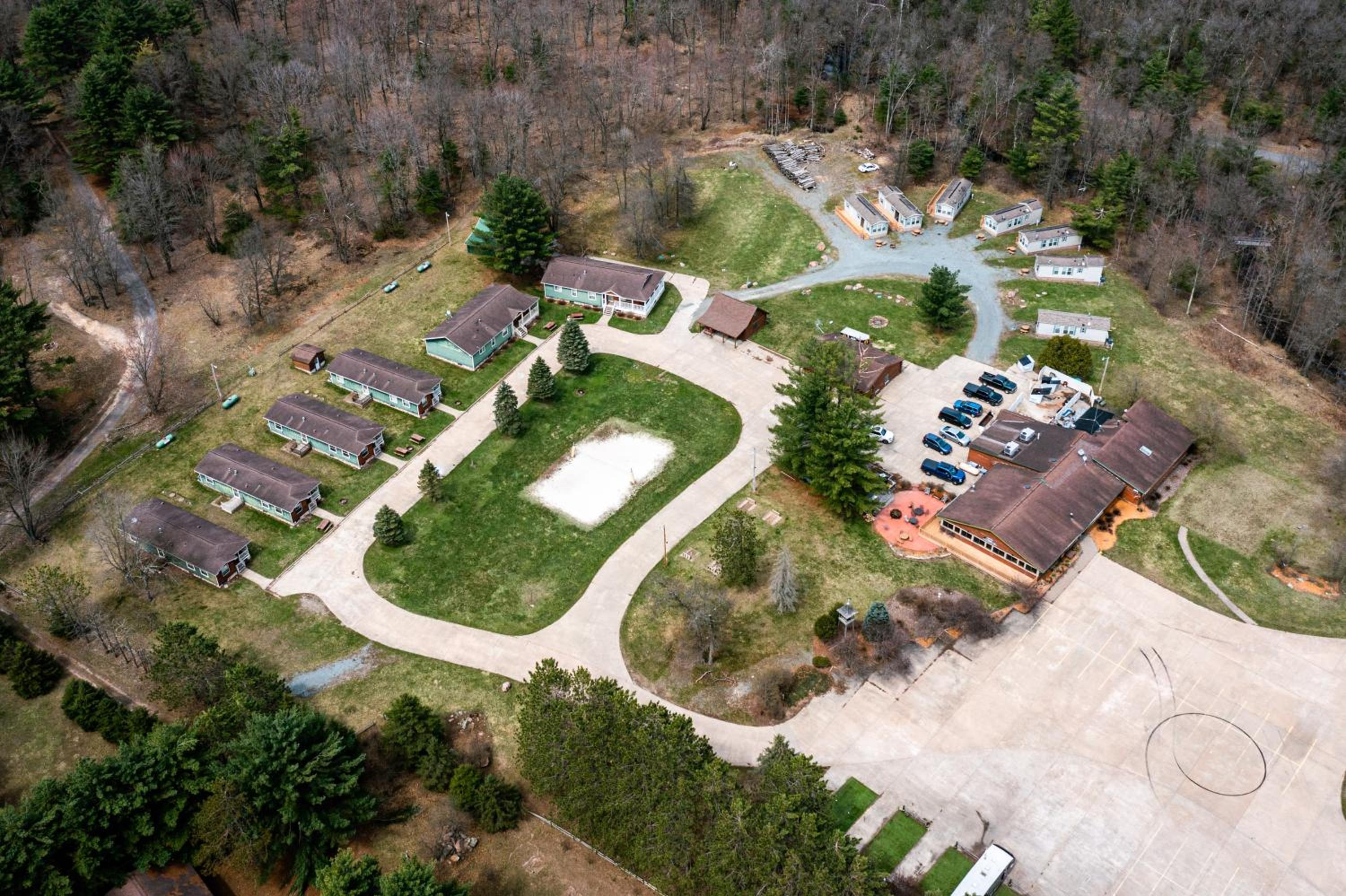 Sleeps 6, Fully Furnished, On-site Dining & Fun view 5