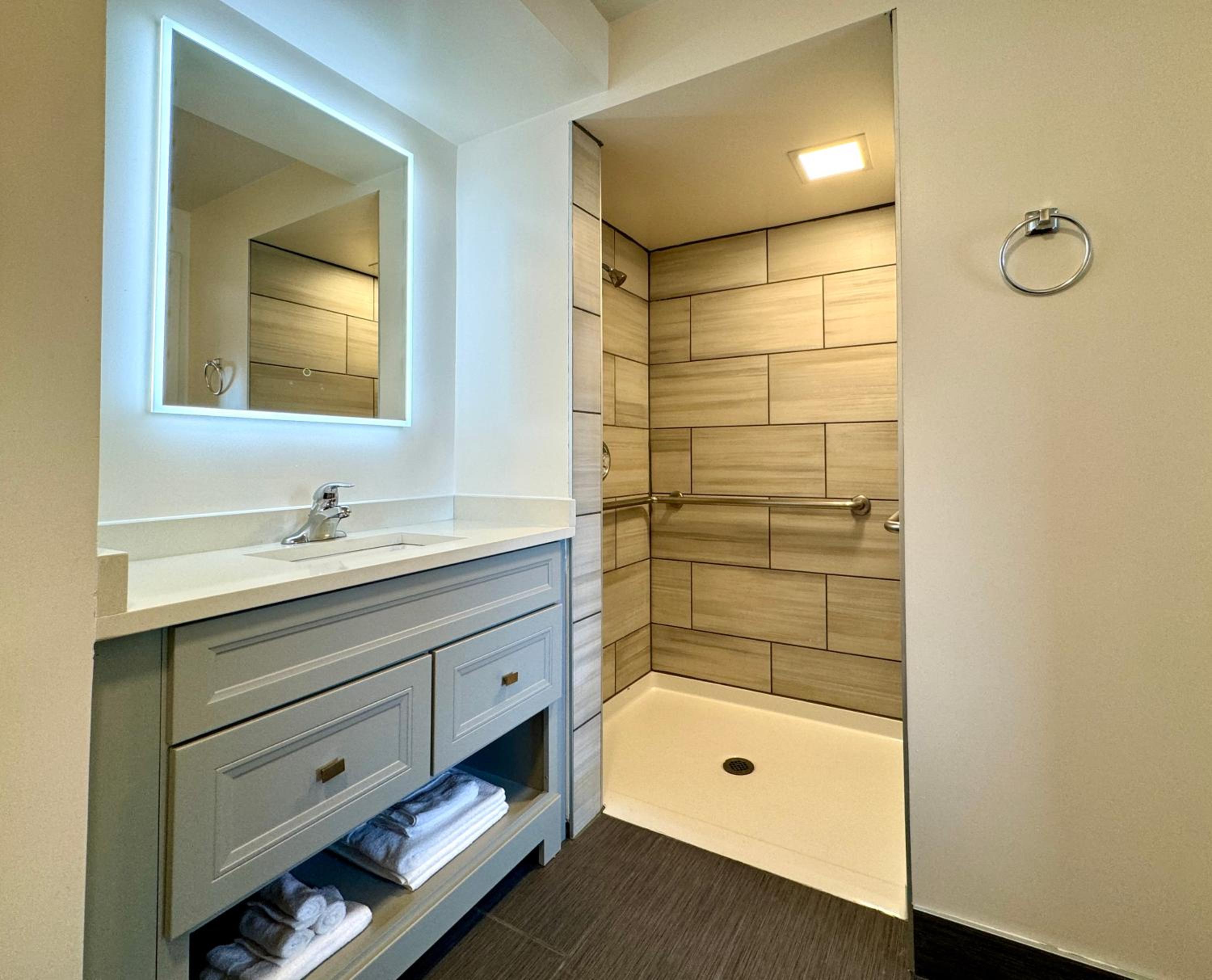 Evanston Vacations - The GEM Museum Suites - Property Image 47