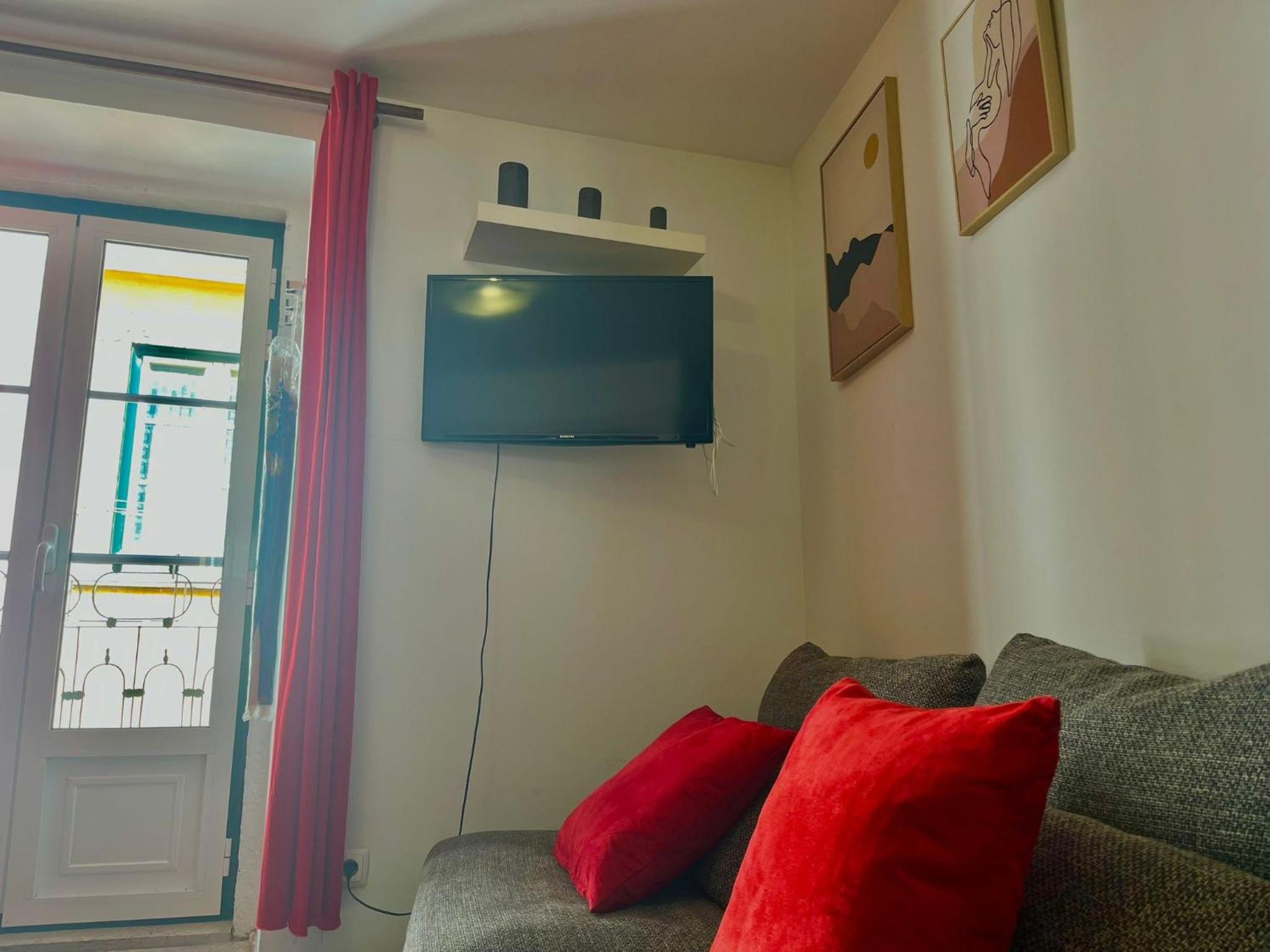 1 Bedroom Apartment - Tv da Madalena 01