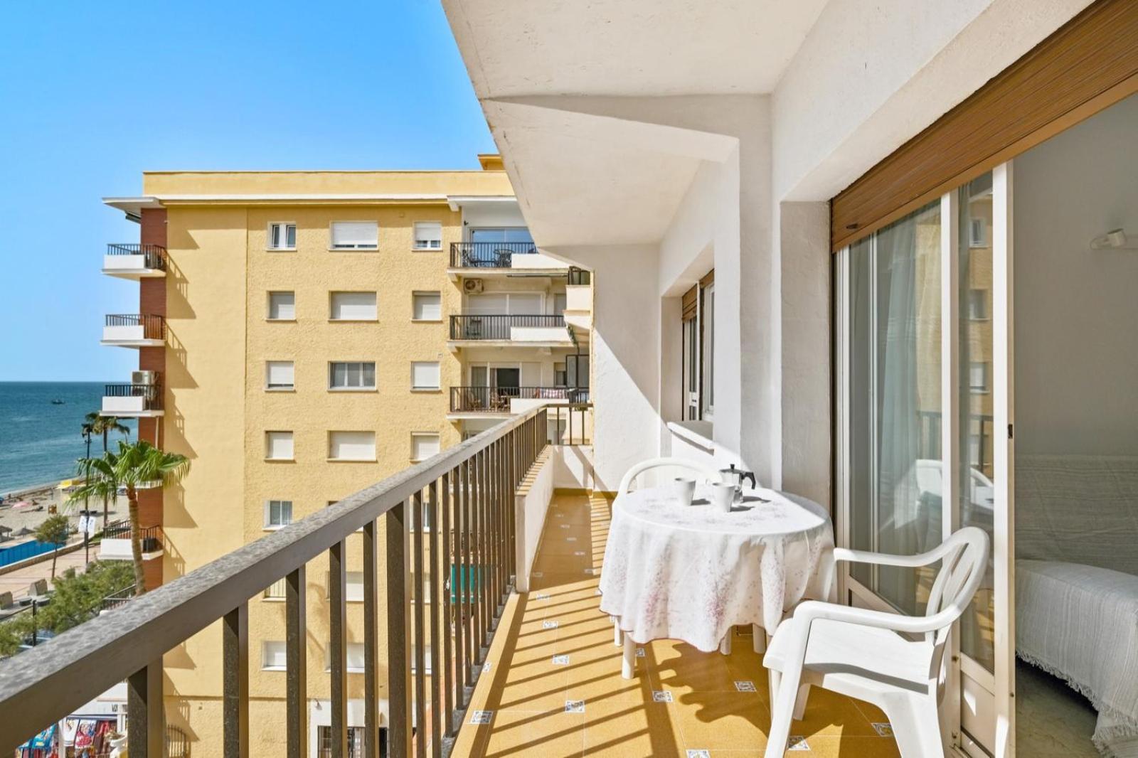 Apartamento con piscina en la primera línea de playa de Fuengirola photo 5
