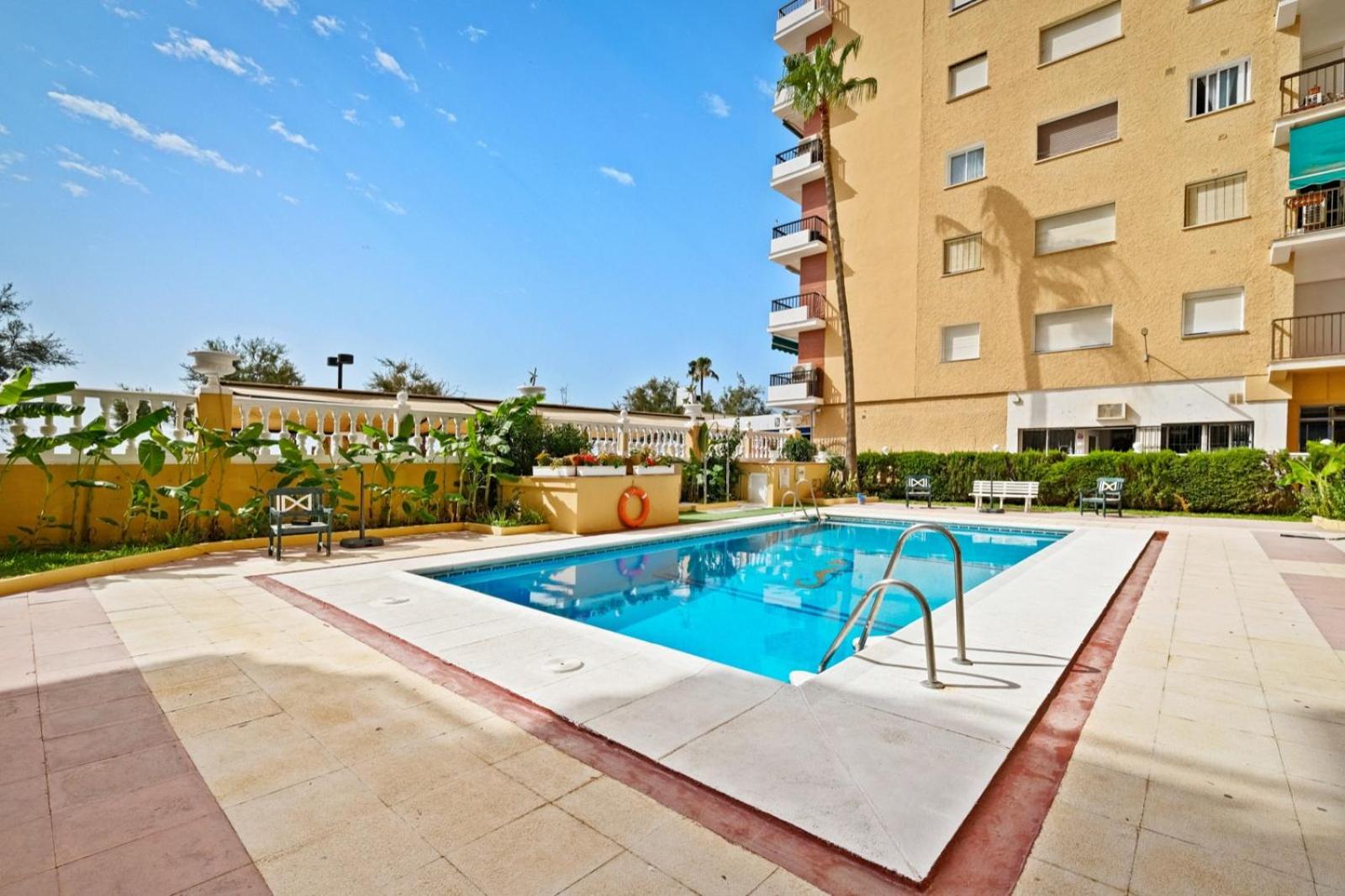 Apartamento con piscina en la primera línea de playa de Fuengirola photo 3