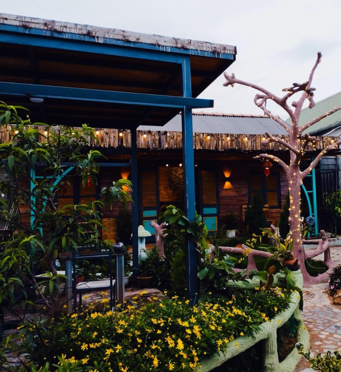Nhà Hồi Đó Homestay & Cafe