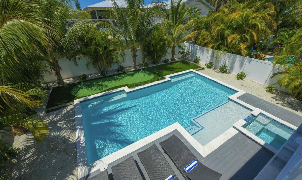 Anna Maria Beach House, 5 beds 6,5 baths, roof-top deck and pet-friendly! view 5