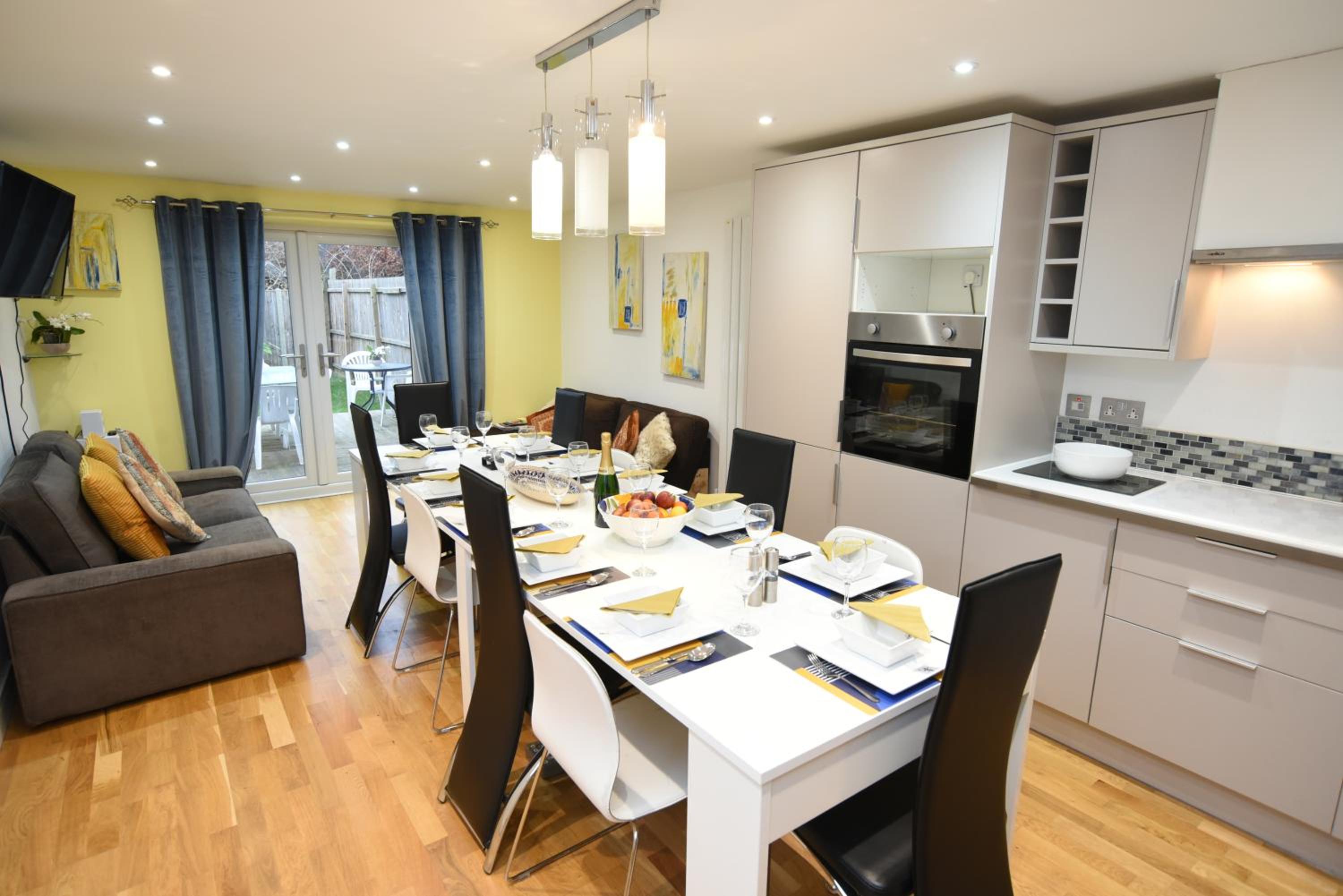 Chaucer House Holiday Home view 5