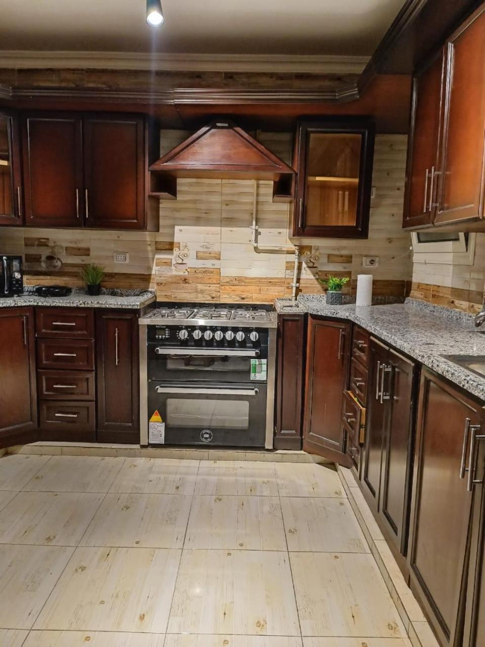 Luxury Apartment Great location!