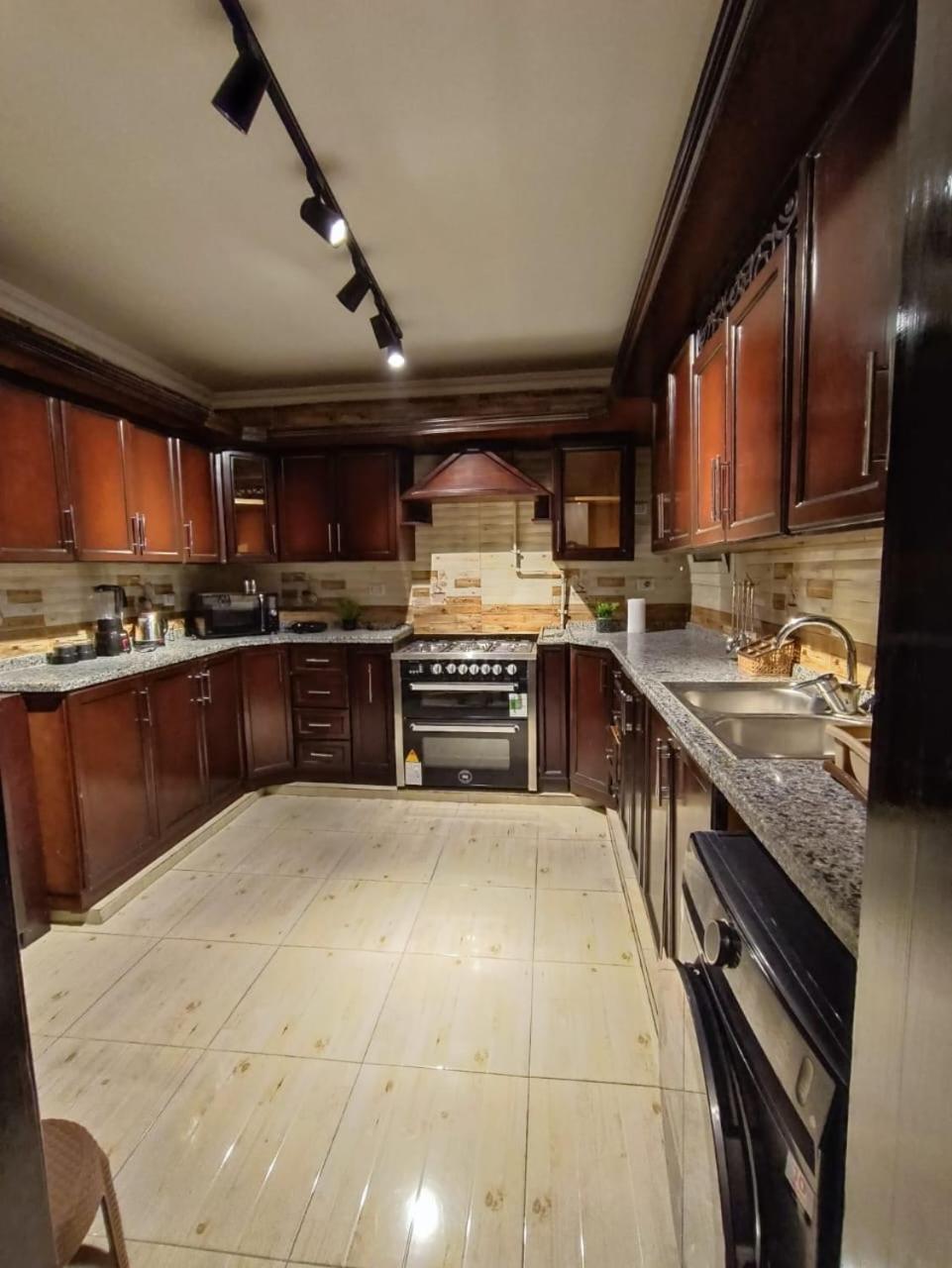 Luxury Apartment Great location!