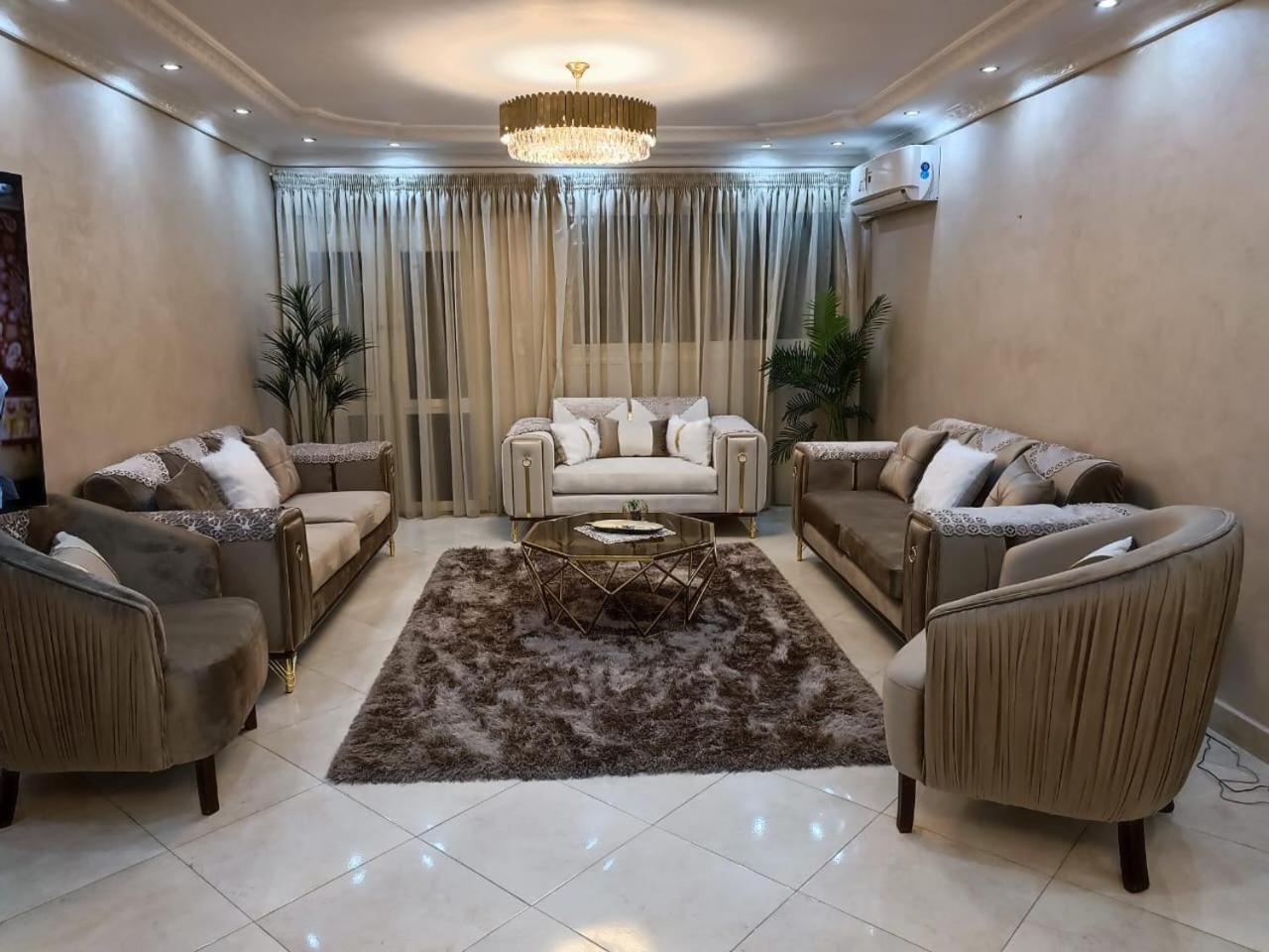 Luxury Apartment Great location!