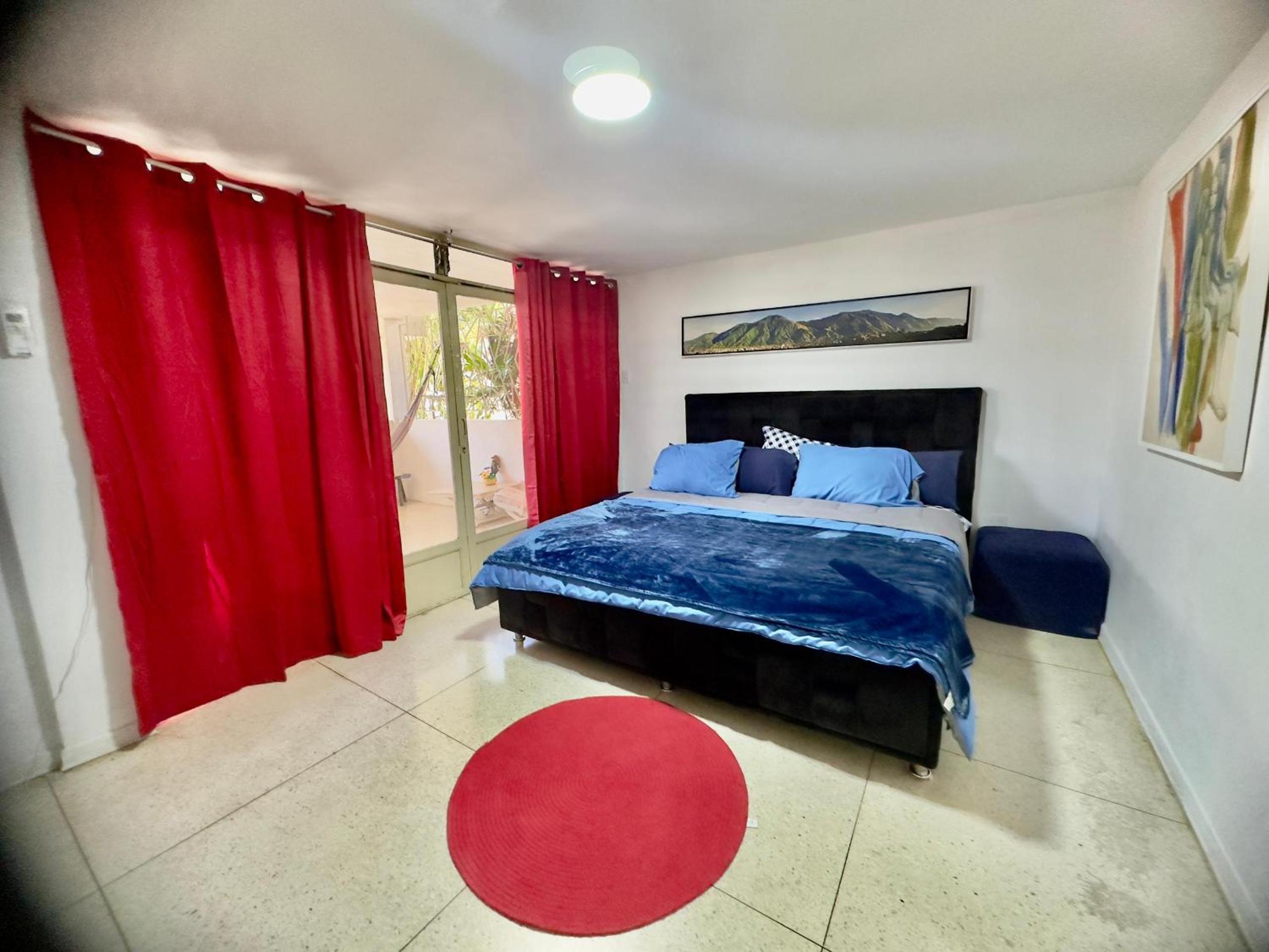 Apartamento Único en Caracas 3 habitaciones, 3 baños, terrazas, hamaca, estacionamiento, smartv, wifi y una decoración brutal estilo Art Déco - Moderno view 2